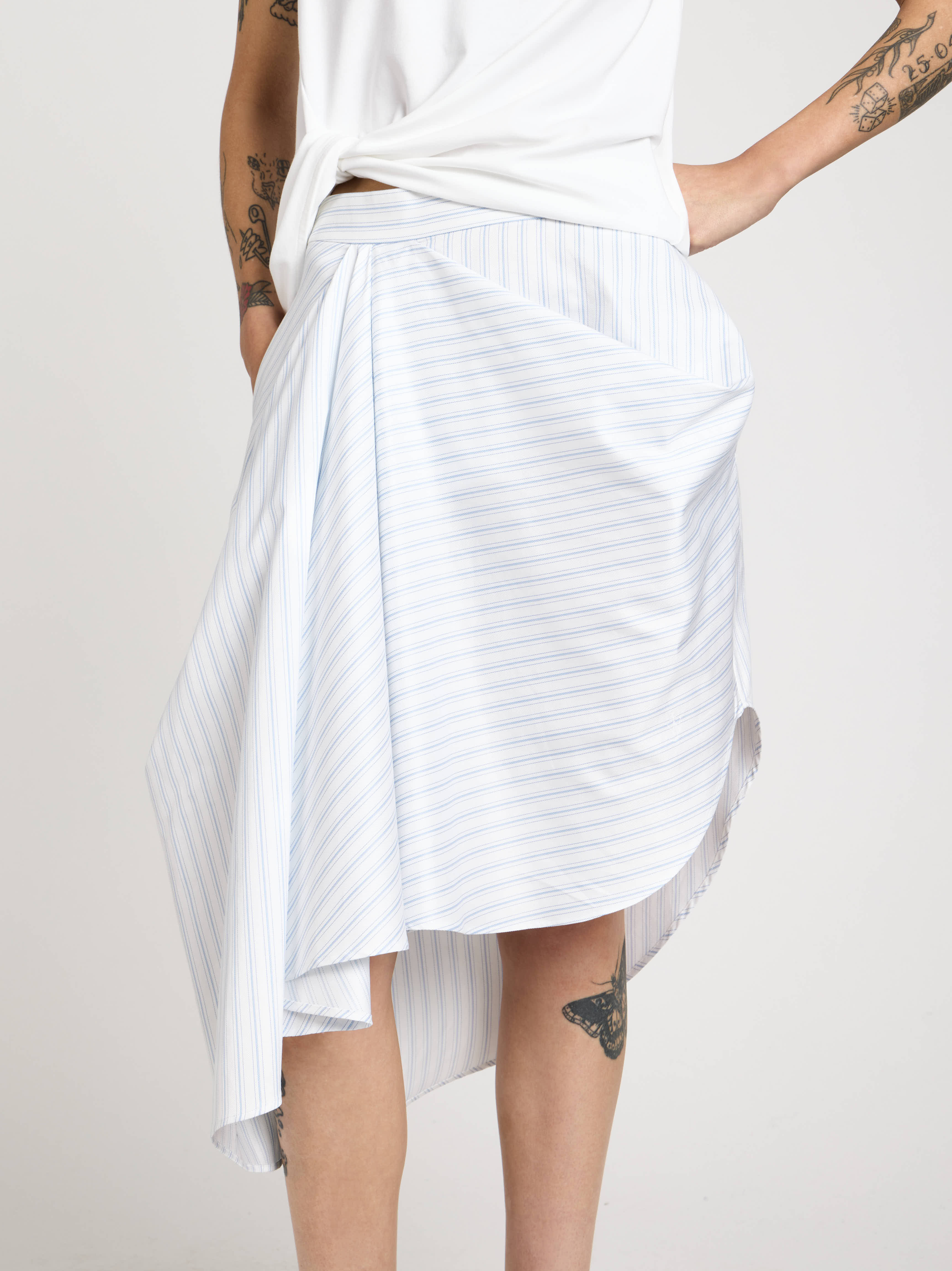 ASYMMETRIC DRAPED SKIRT IN WHITE & BLUE - 4
