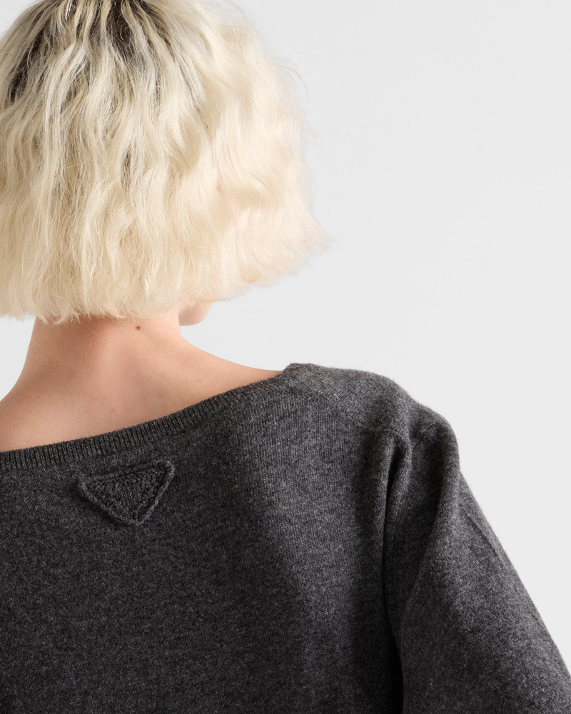 Cashmere V-neck sweater 4
