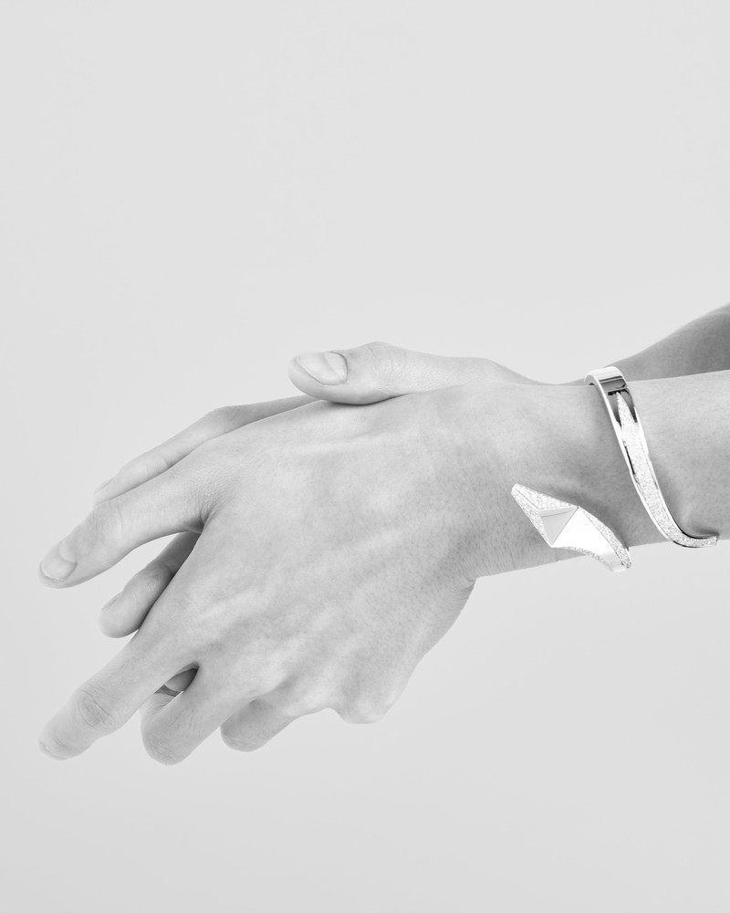 Eternal Gold snake bracelet in yellow gold and diamonds 6