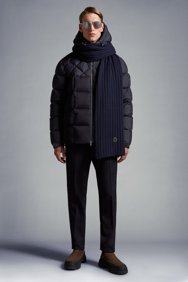 Moncler Logo Wool Scarf outlook