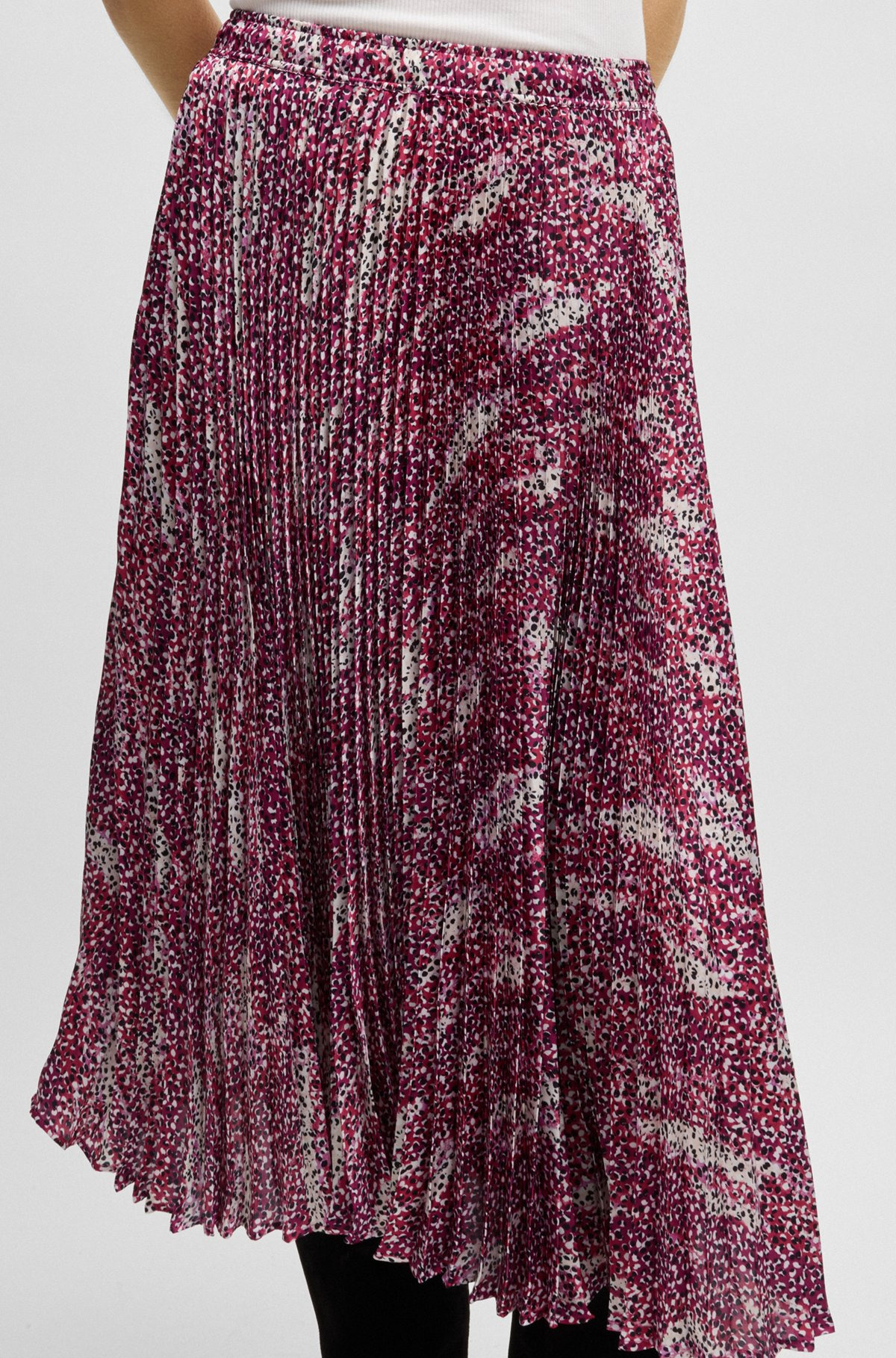MIDI-LENGTH SKIRT IN PRINTED PLISSÉ SATIN - 5