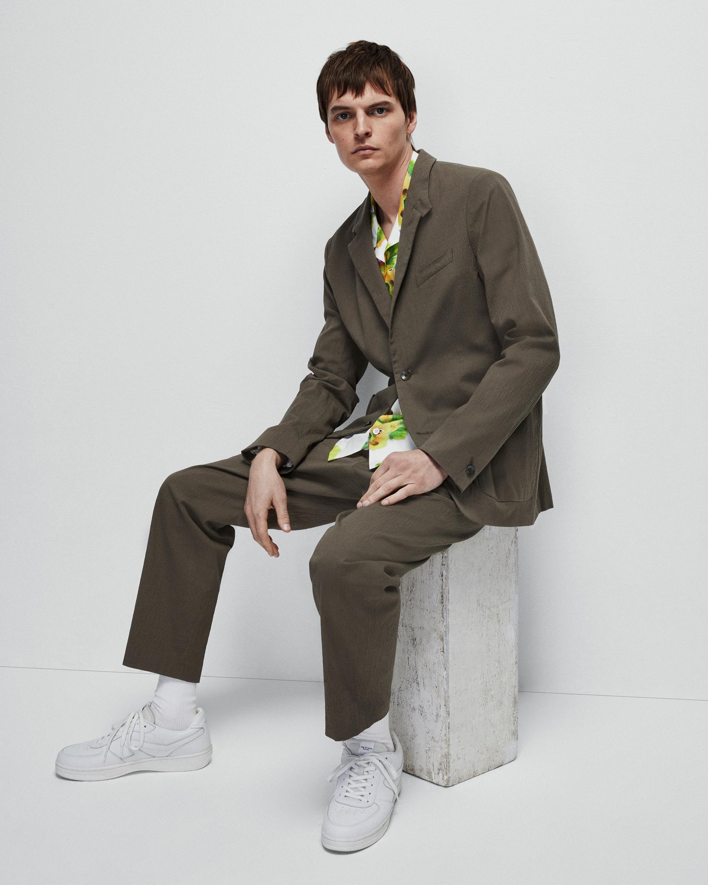 Linden Blazer
Stretch Seersucker Blazer - 2