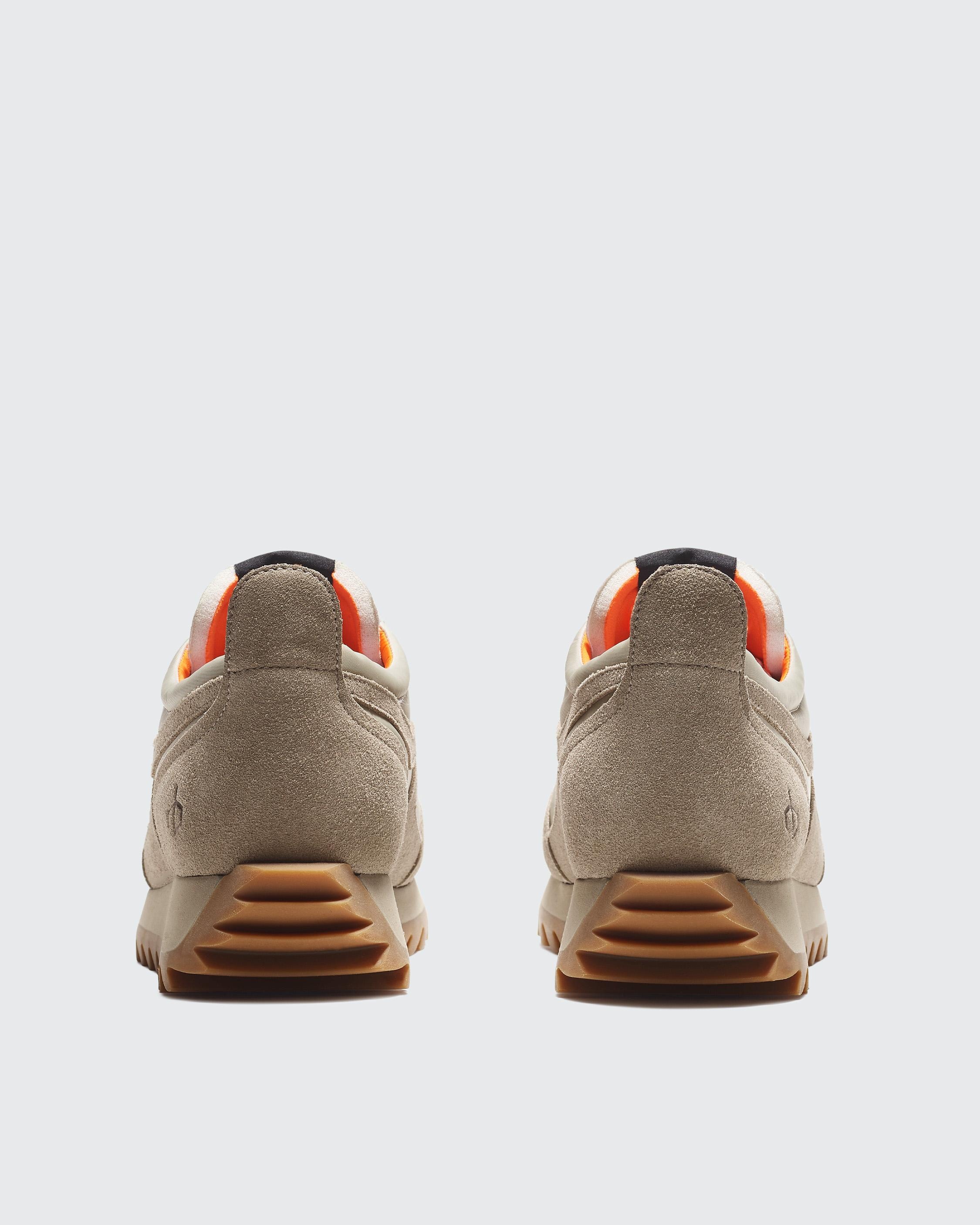 Retro Runner Bomber - Suede
Low Top Sneaker - 3