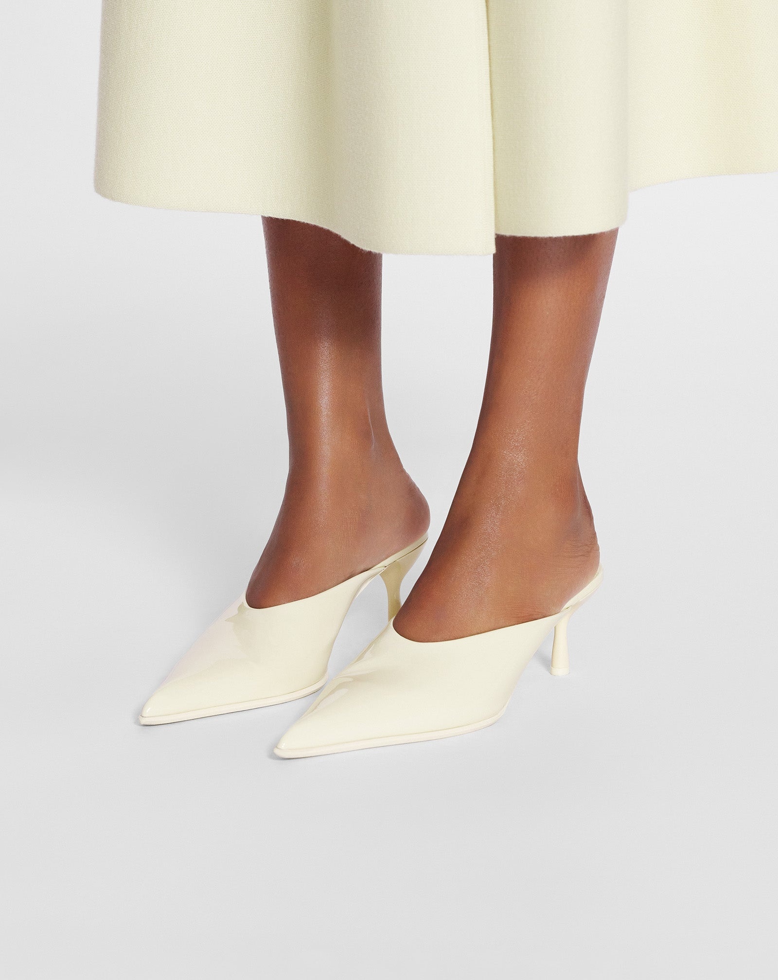 PATENT LEATHER HEELED MULES - 6