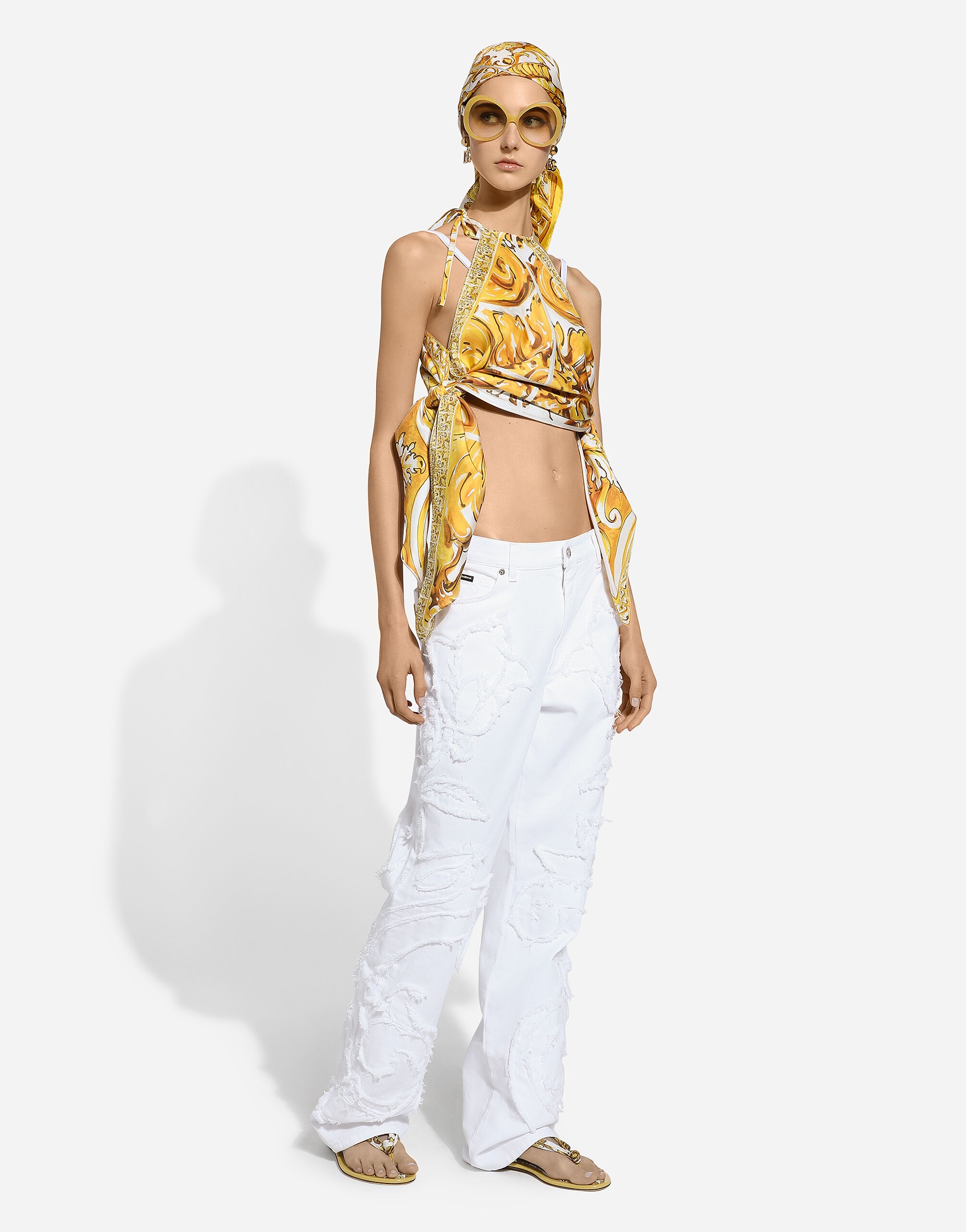Boyfriend jeans with embroidery - 9