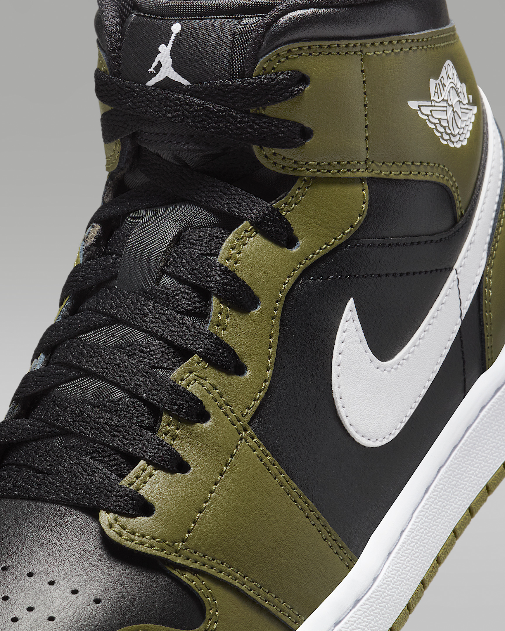 Air Jordan 1 Mid Men's Shoes - 7