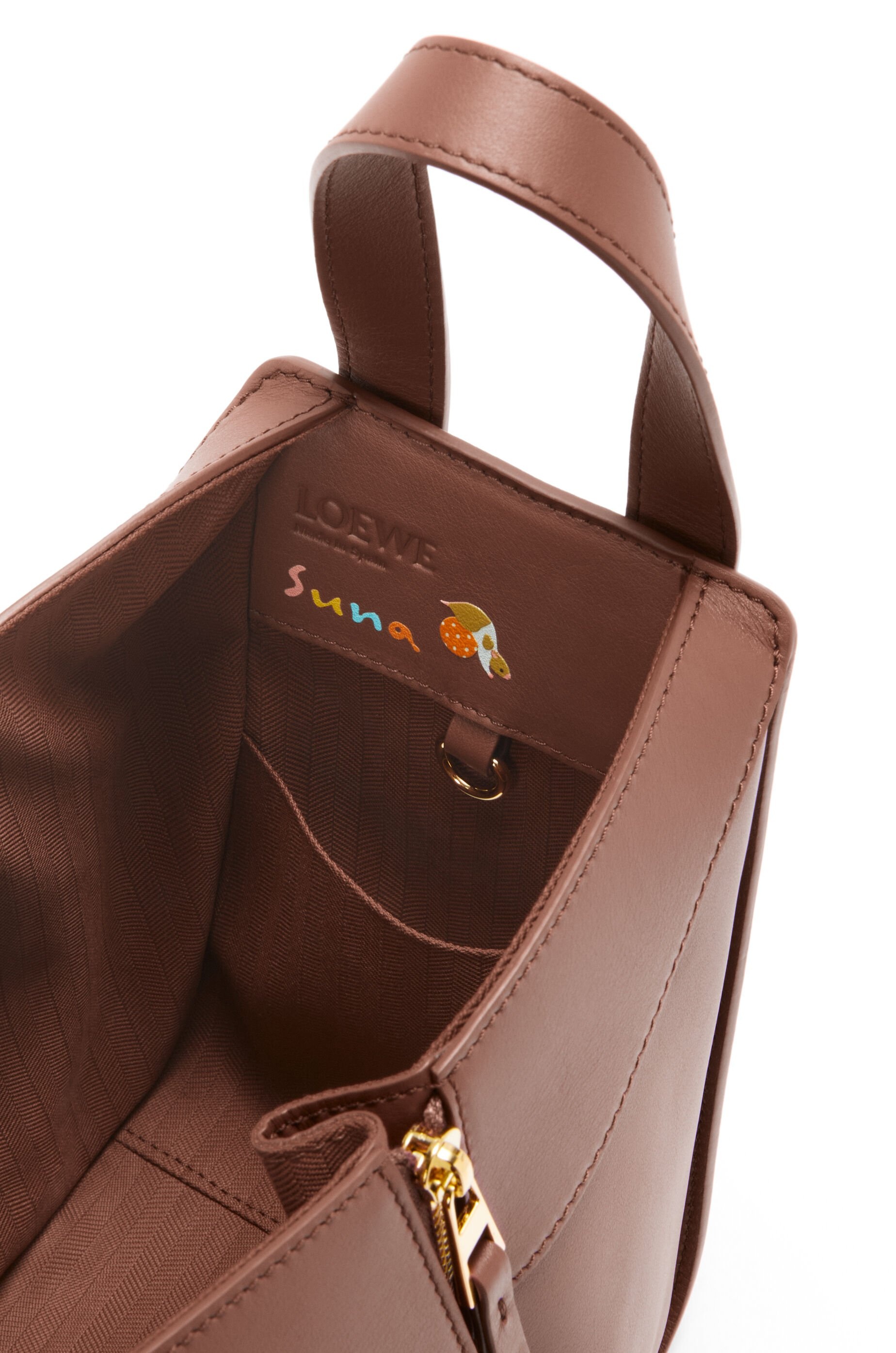 ★【LOEWE】 ハムスター ハンモック トートバッグ★ Loewe Hamster compact Hammock bag in nappa calfskin | REVERSIBLE
