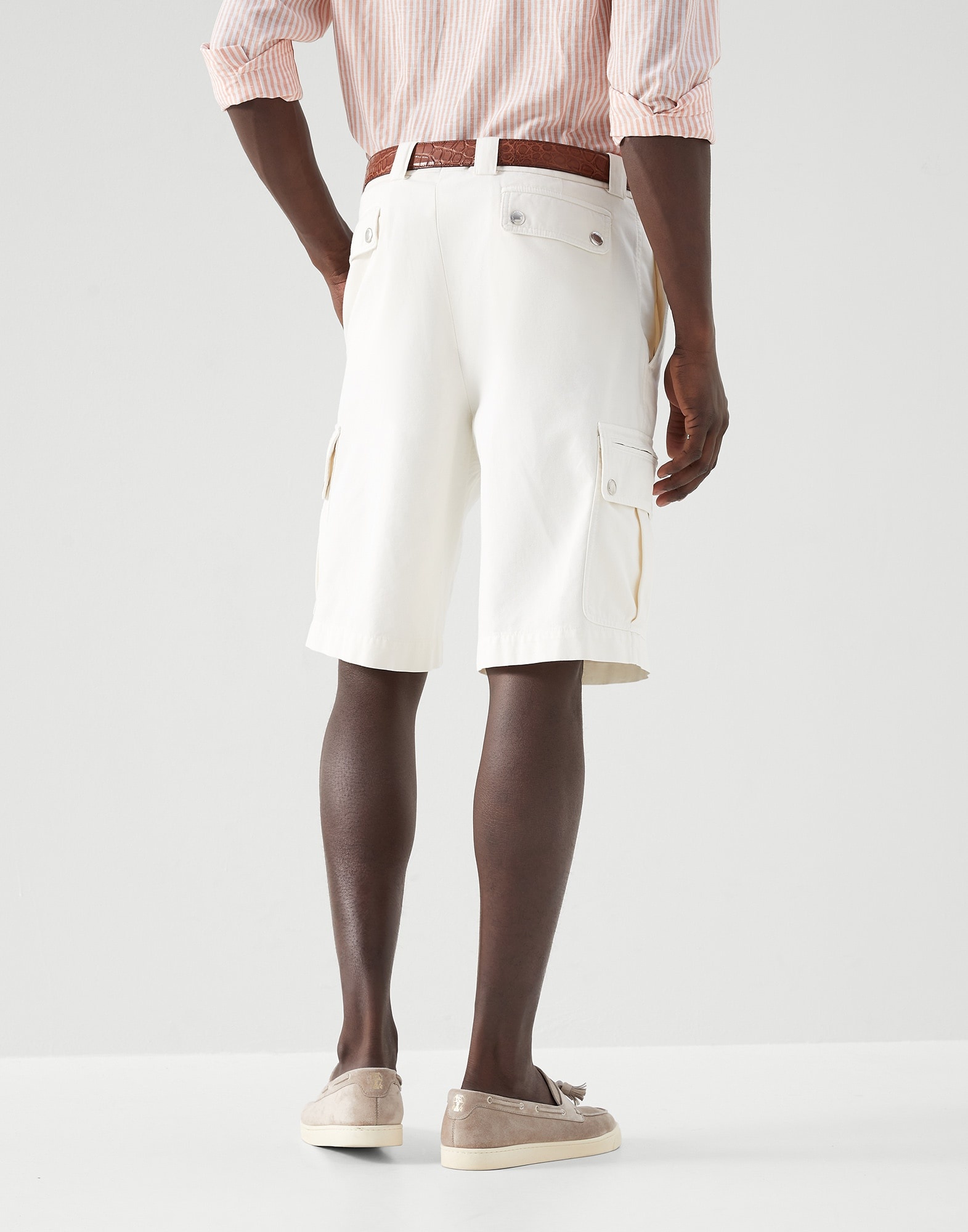 Garment-dyed leisure fit Bermuda shorts in twisted cotton gabardine with cargo pockets - 2