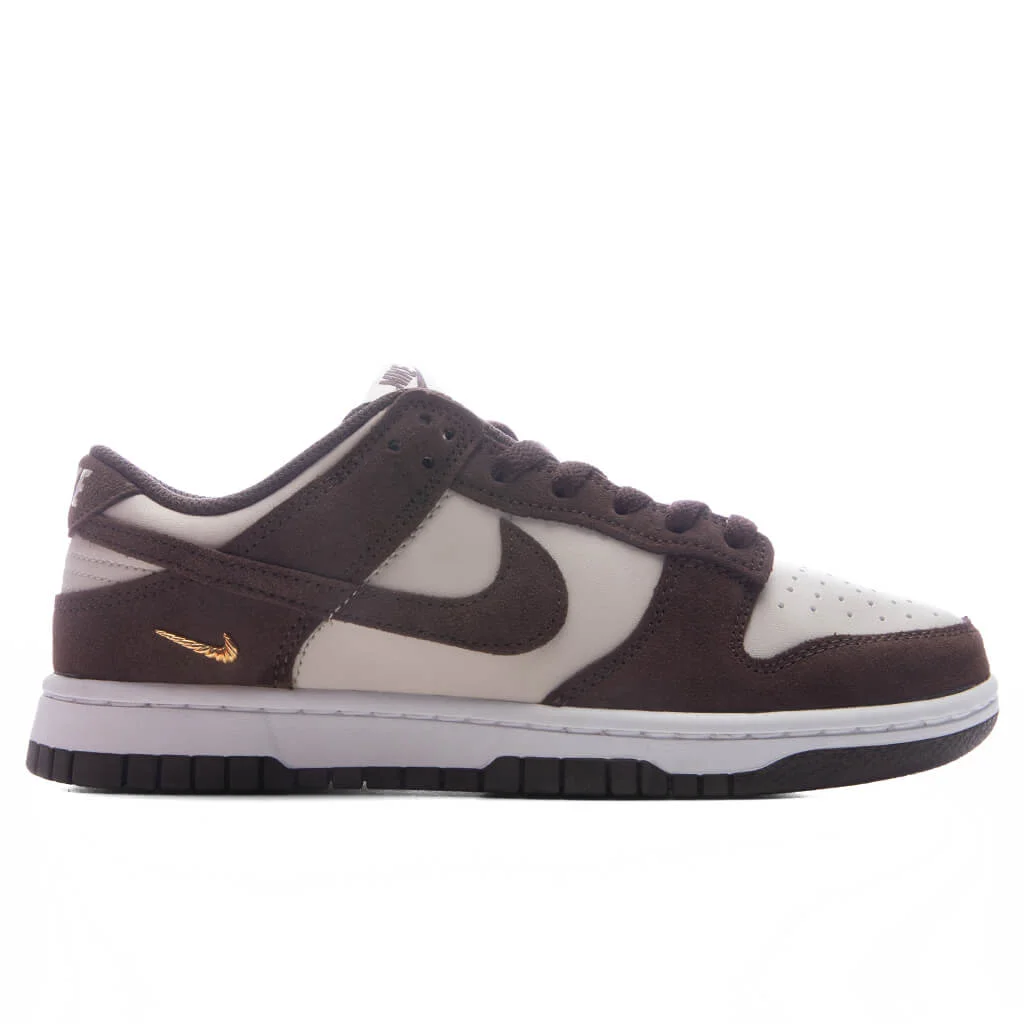 WOMEN'S DUNK LOW SE - LIGHT OREWOOD BROWN/BAROQUE BROWN/WHITE - 1