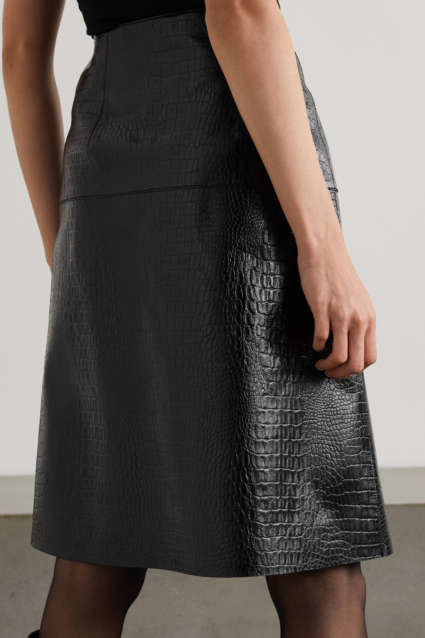 Croc-effect leather wrap skirt - 4