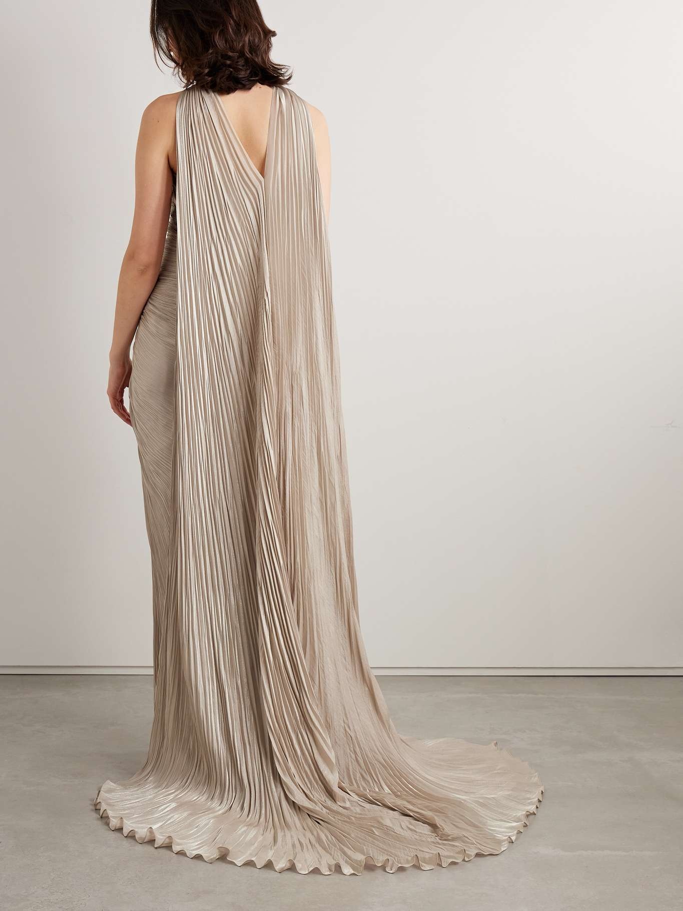 Strapless draped metallic plissé-silk gown and cape Taupe - 3