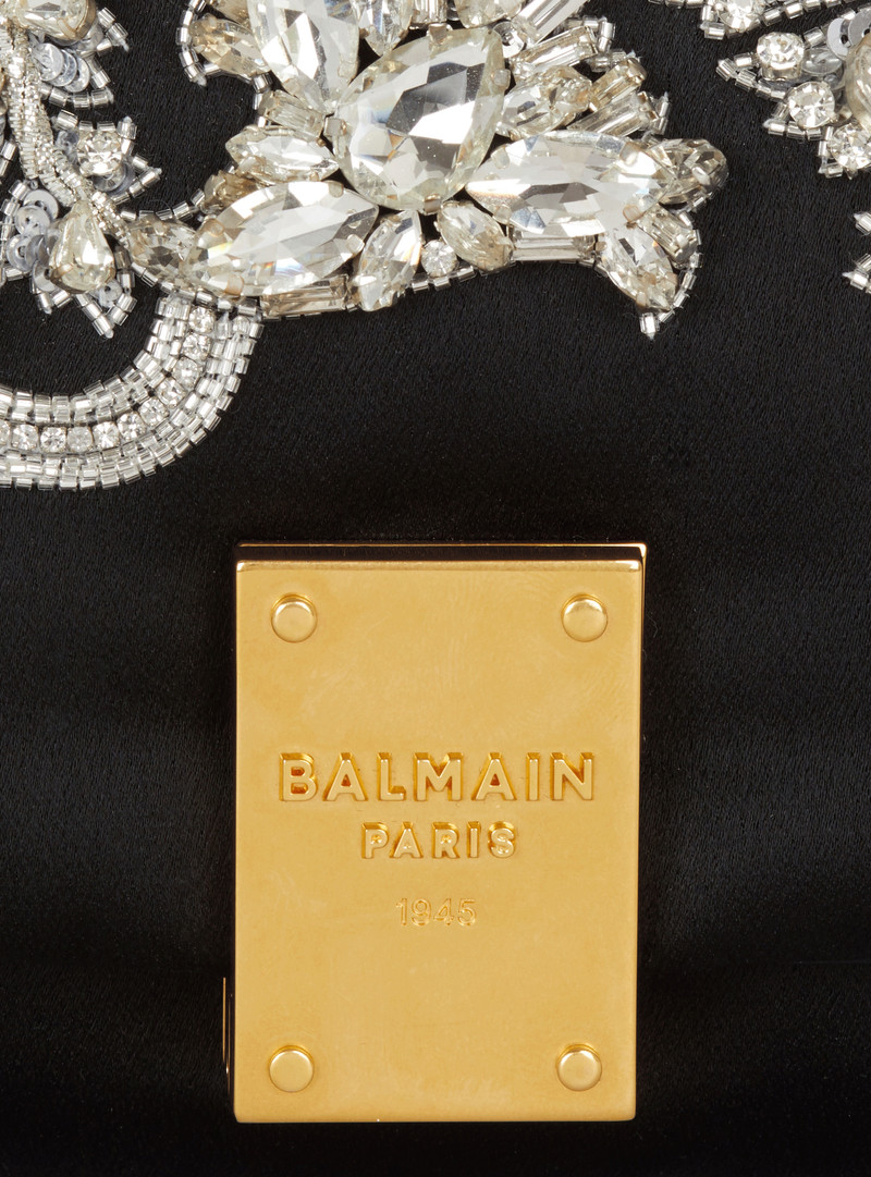 1945 Soft embroidered satin clutch 7