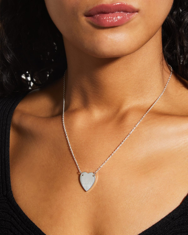 GUCCI Engraved Heart Trademark Necklace outlook