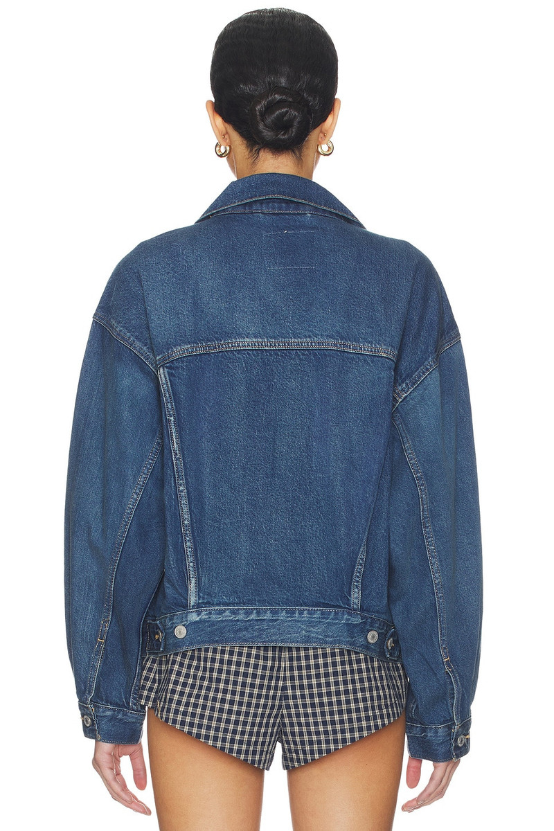 Levi's 90s Trucker outlook