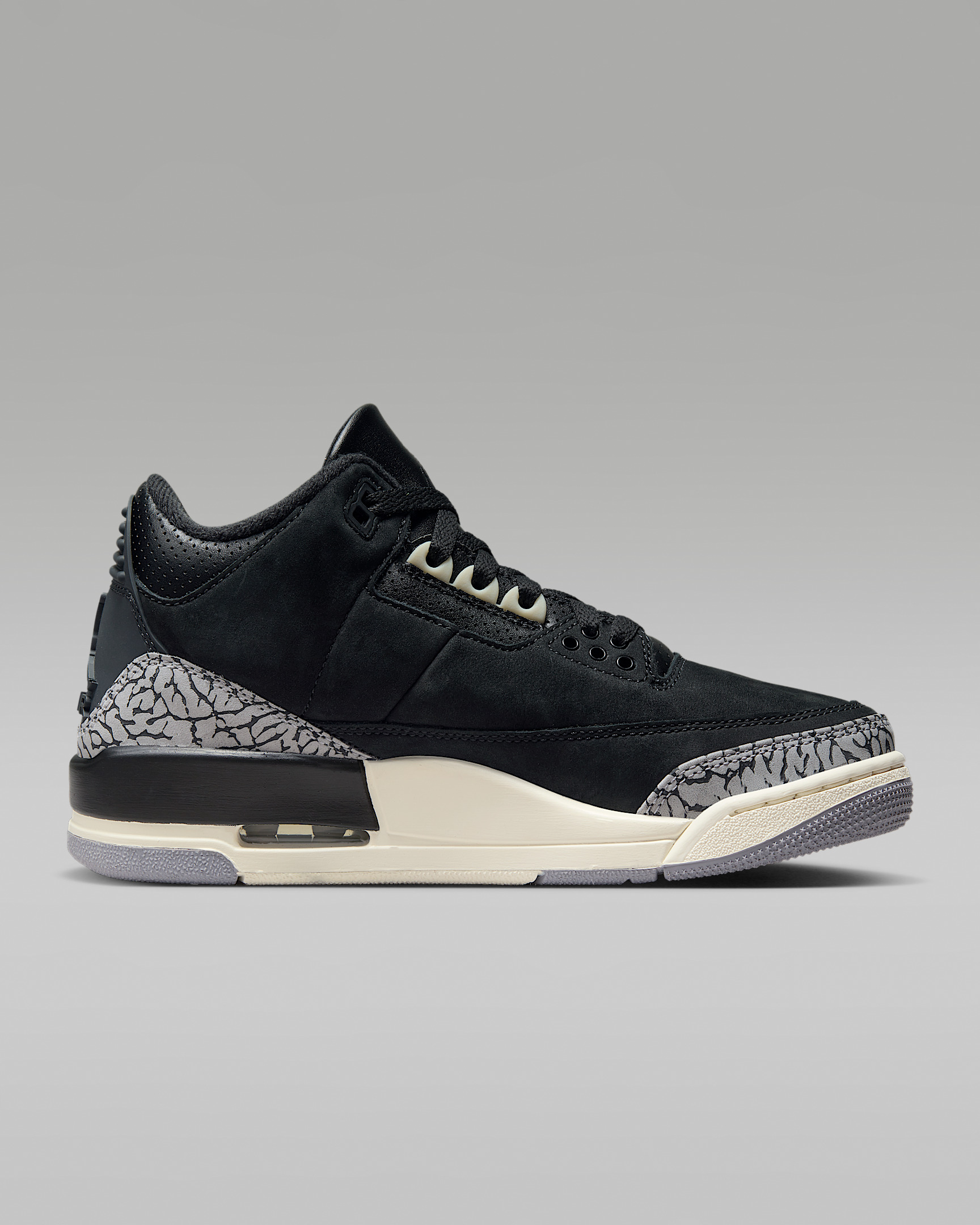 Air Jordan 3 Retro Women's Shoes - 3
