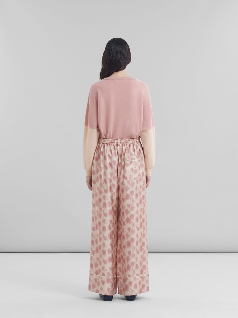 DUSTY PINK SILK PALAZZO TROUSERS WITH CRAYON LEOPARD PRINT - 3