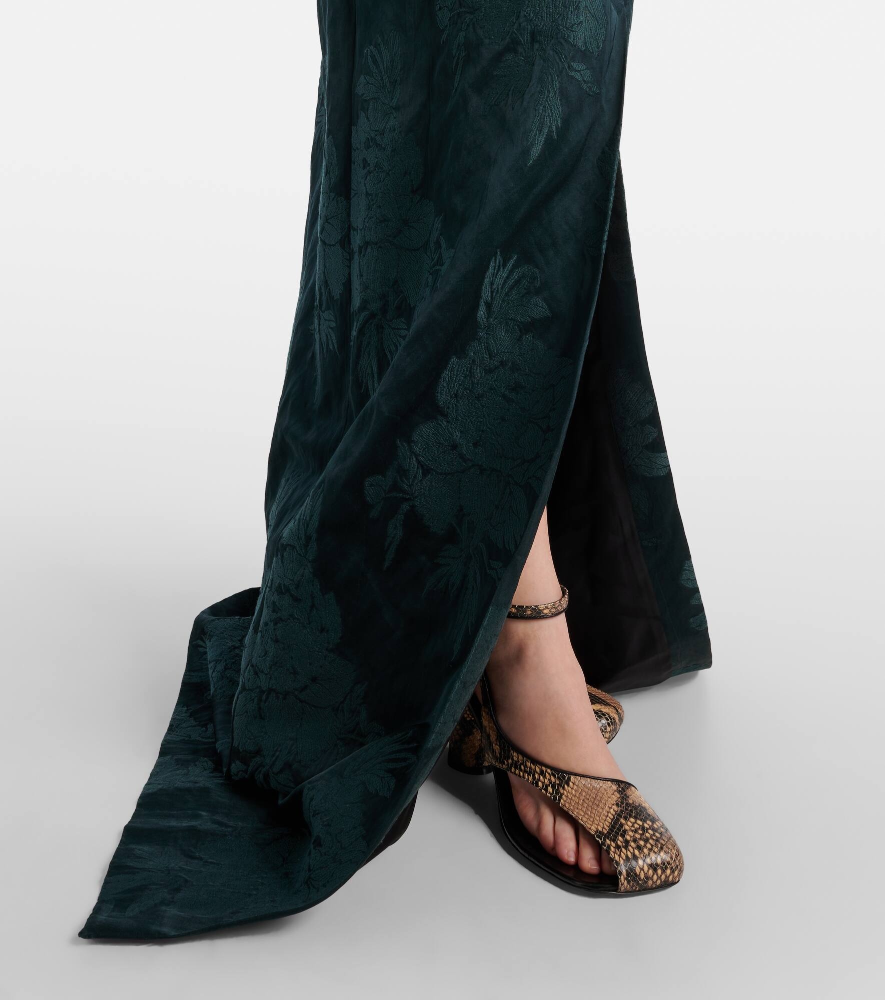 Floral jacquard gown - 5