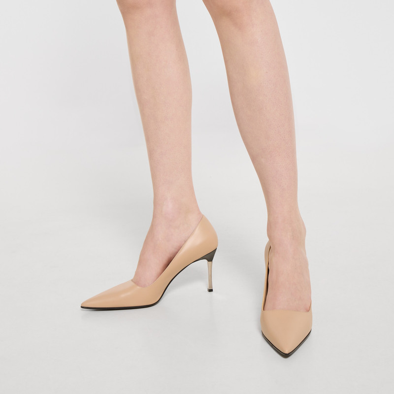 GUCCI Women's Bombshell pump outlook