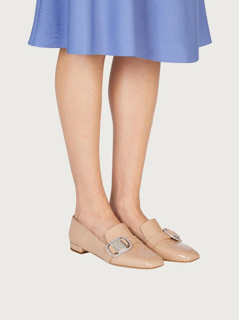 FERRAGAMO VARA CHAIN LOAFER outlook