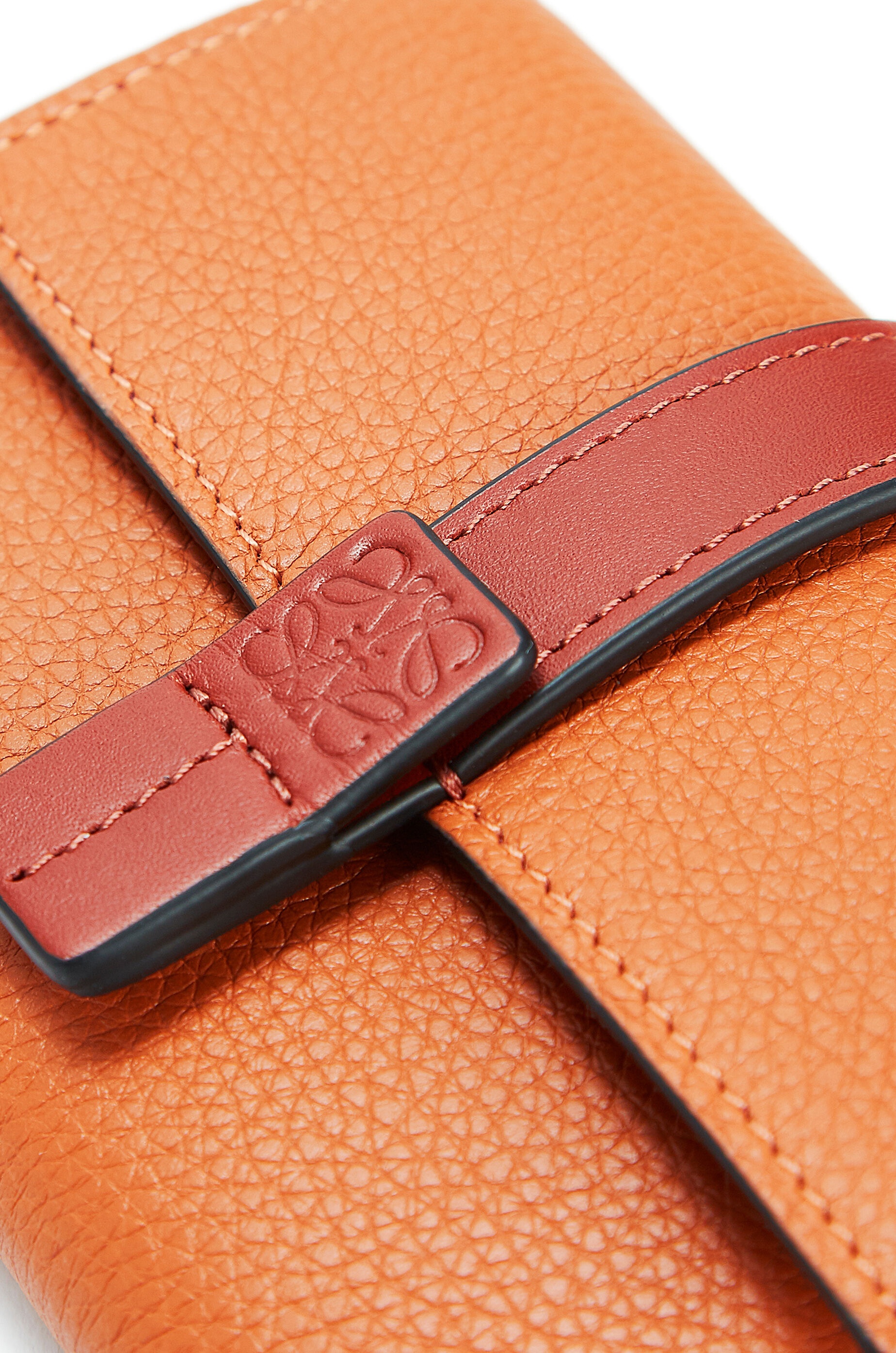 Small vertical wallet in soft grained calfskin - 5