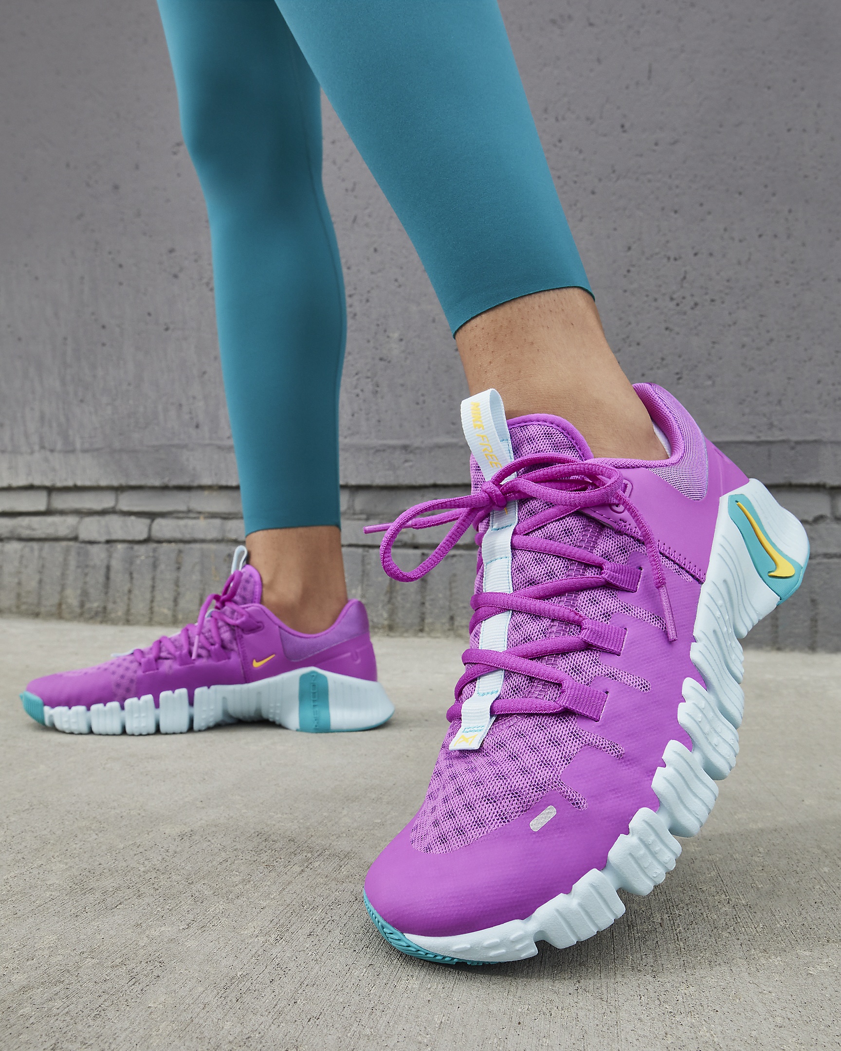 Nike Women's Free Metcon 5 Workout Shoes - 12