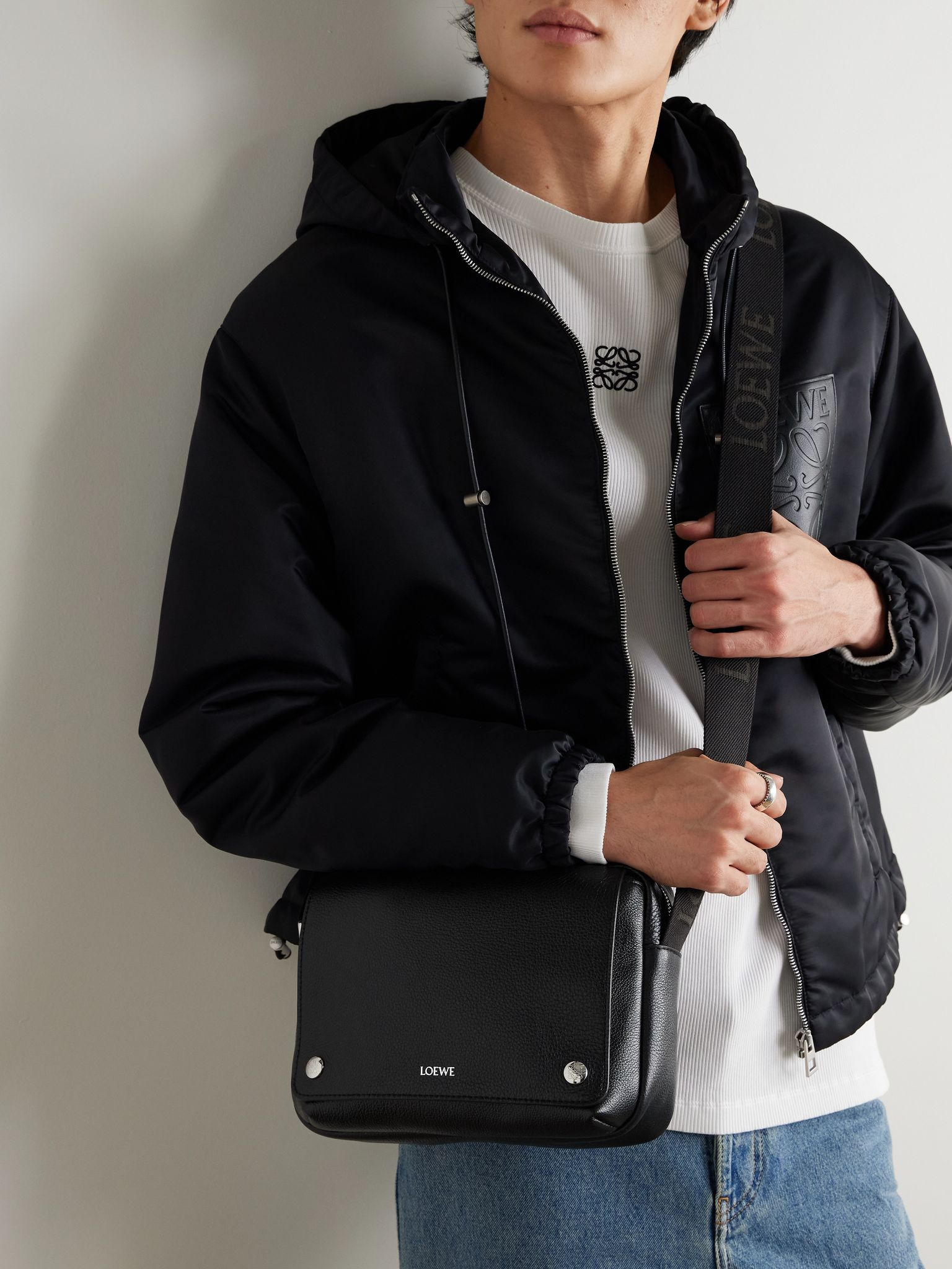 Pebble XS Full-Grain Leather Messenger Bag Black - 2