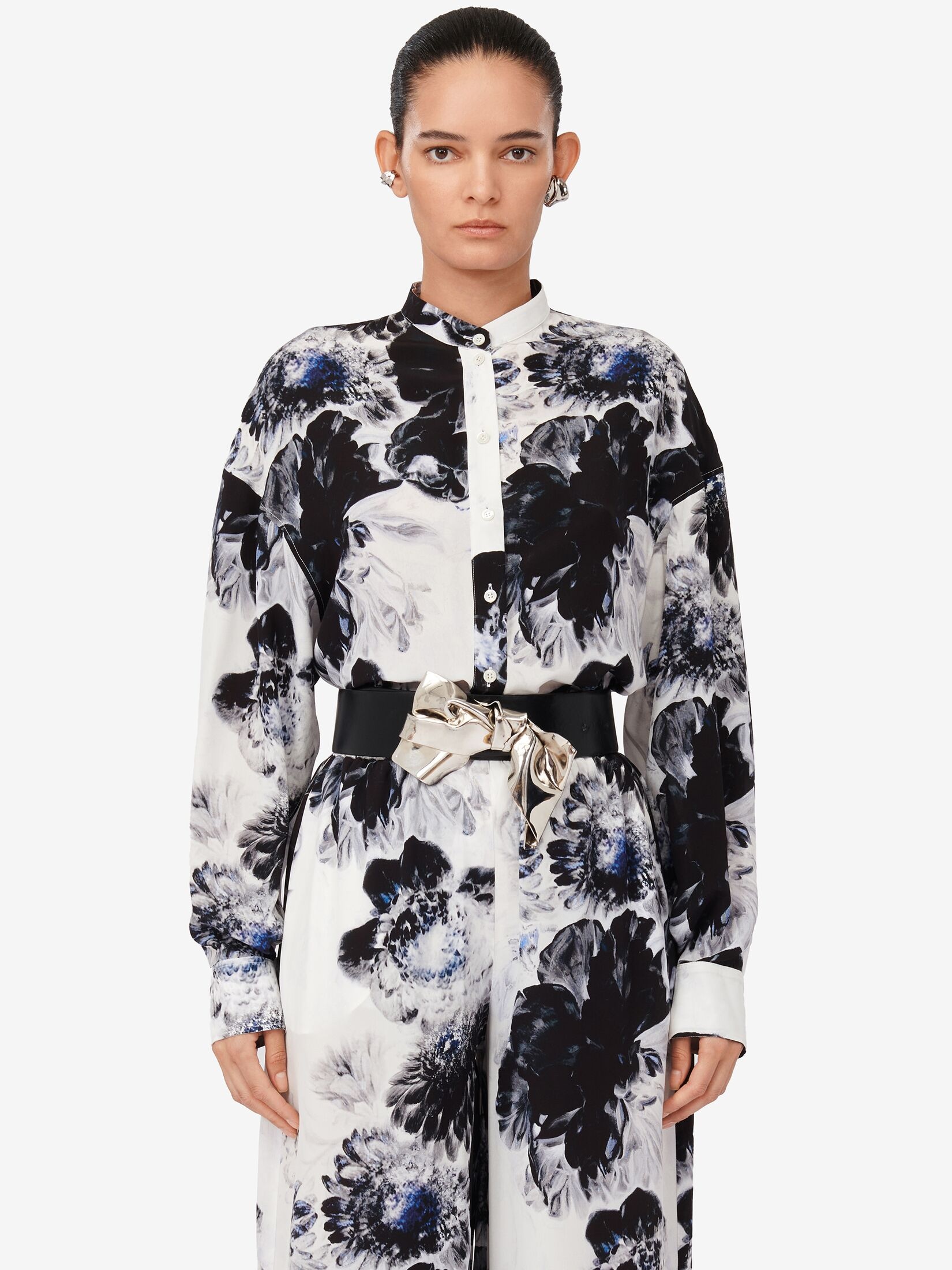 Women's Chiaroscuro Cocoon Sleeve Shirt in White/black/electric Blue - 6