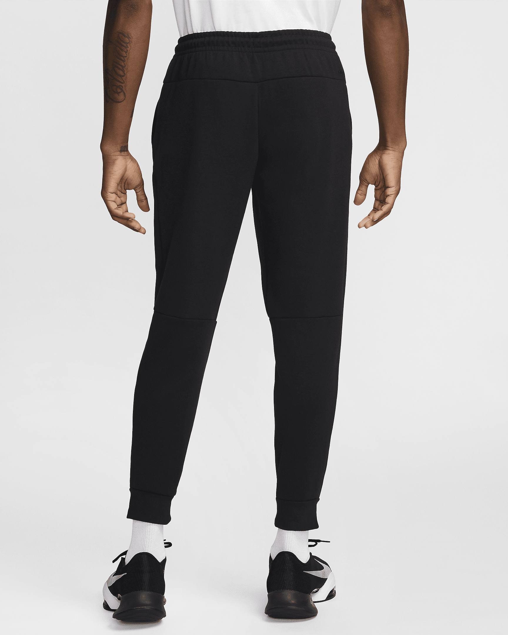 Nike Primary Men's Dri-FIT UV Versatile Joggers - 2