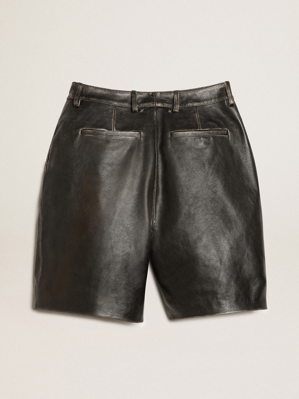 Black leather Bermuda shorts with lived-in effect - 6