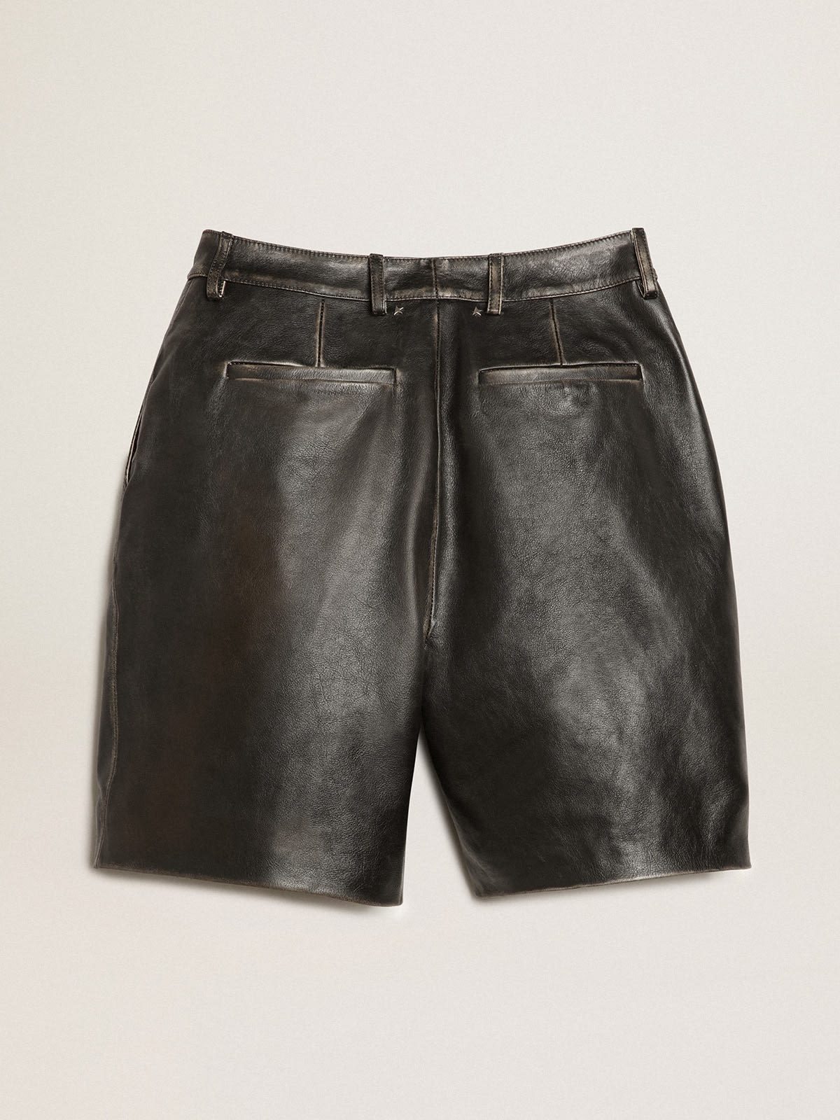 Black leather Bermuda shorts with lived-in effect - 6