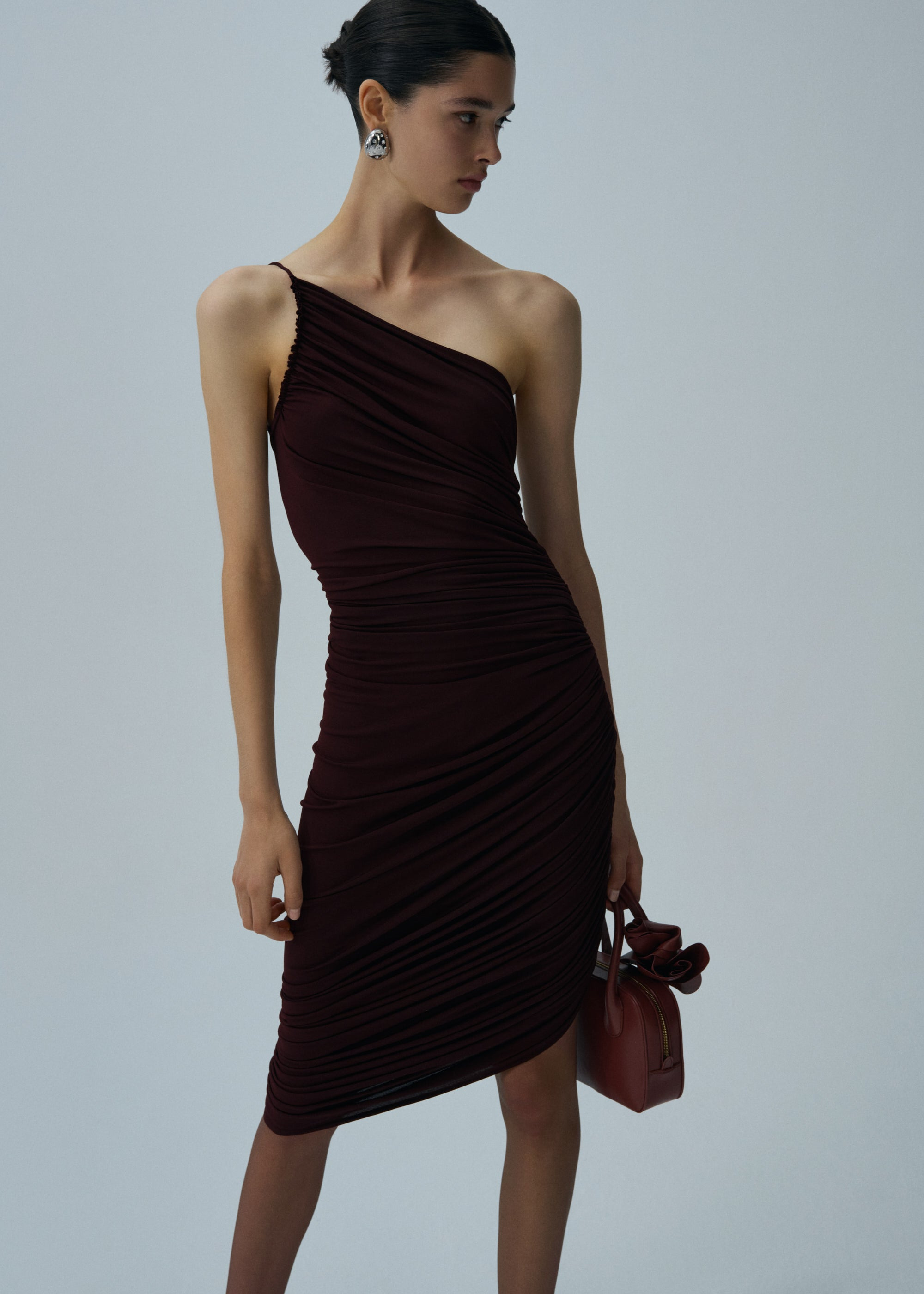 Asymmetrical draped midi dress in bordeaux - 3