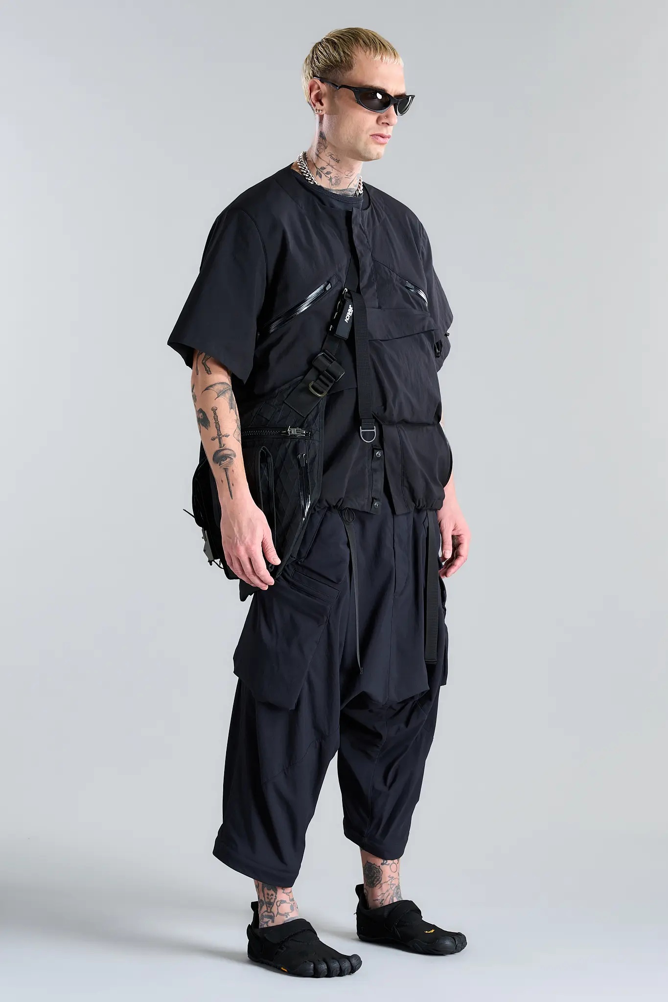 V1A-M Nylon Stretch Interops Vest Black - 24