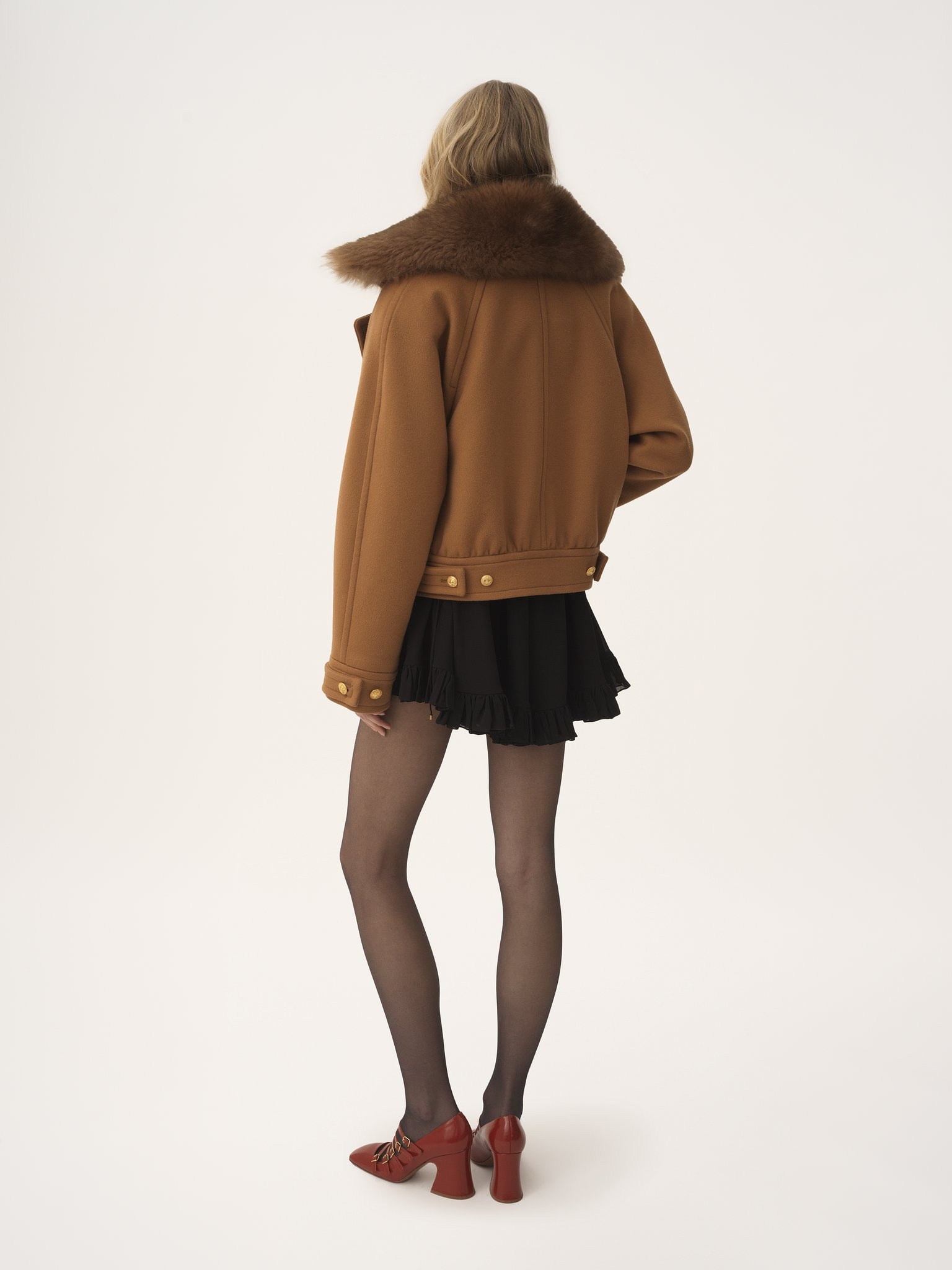 SHORT BOXY DOUBLE-BREASTED COAT IN SOFT WOOL - 6