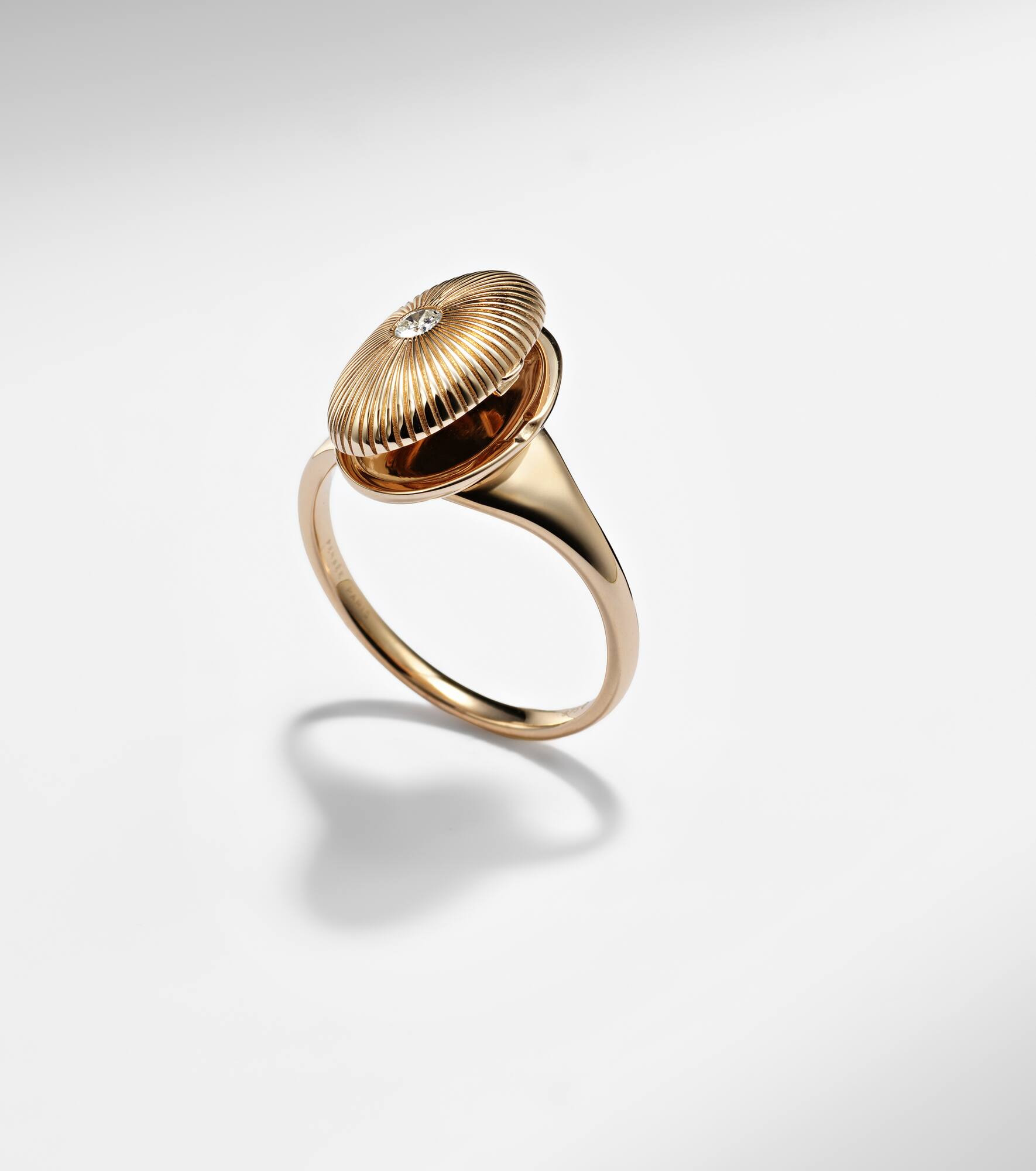9kt gold ring with diamond - 5