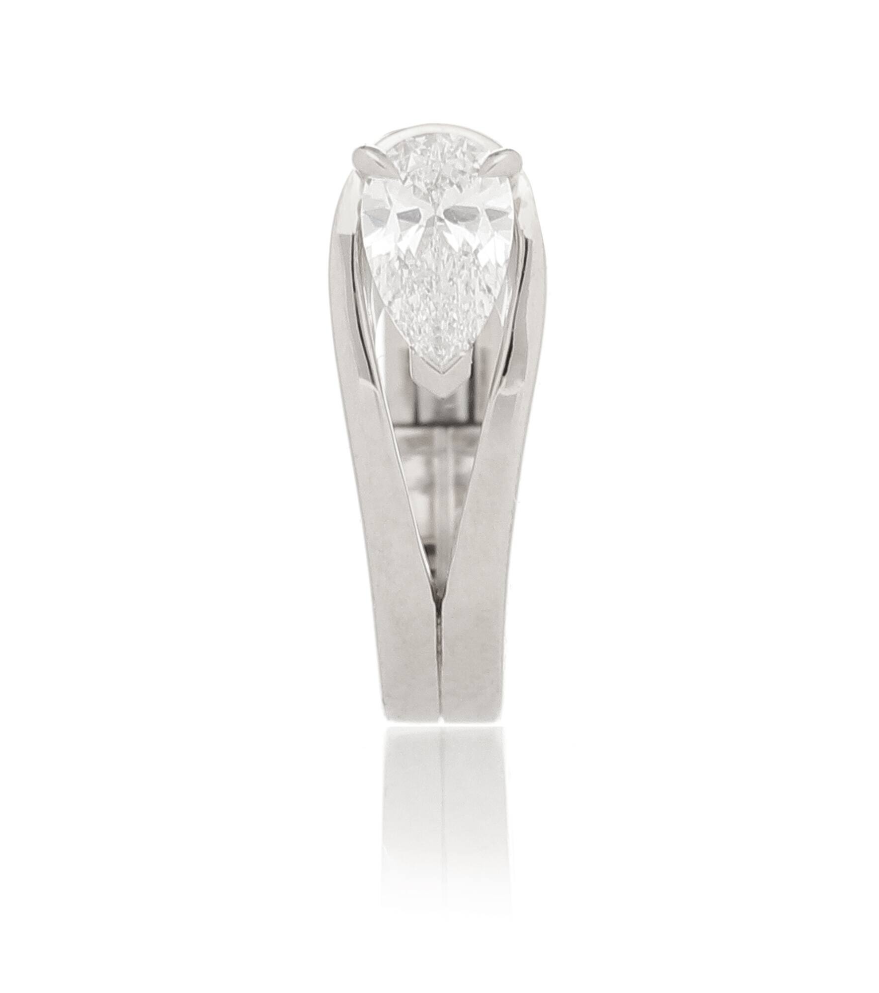 Serti Inversé XS 18kt white gold single earring with diamond - 4