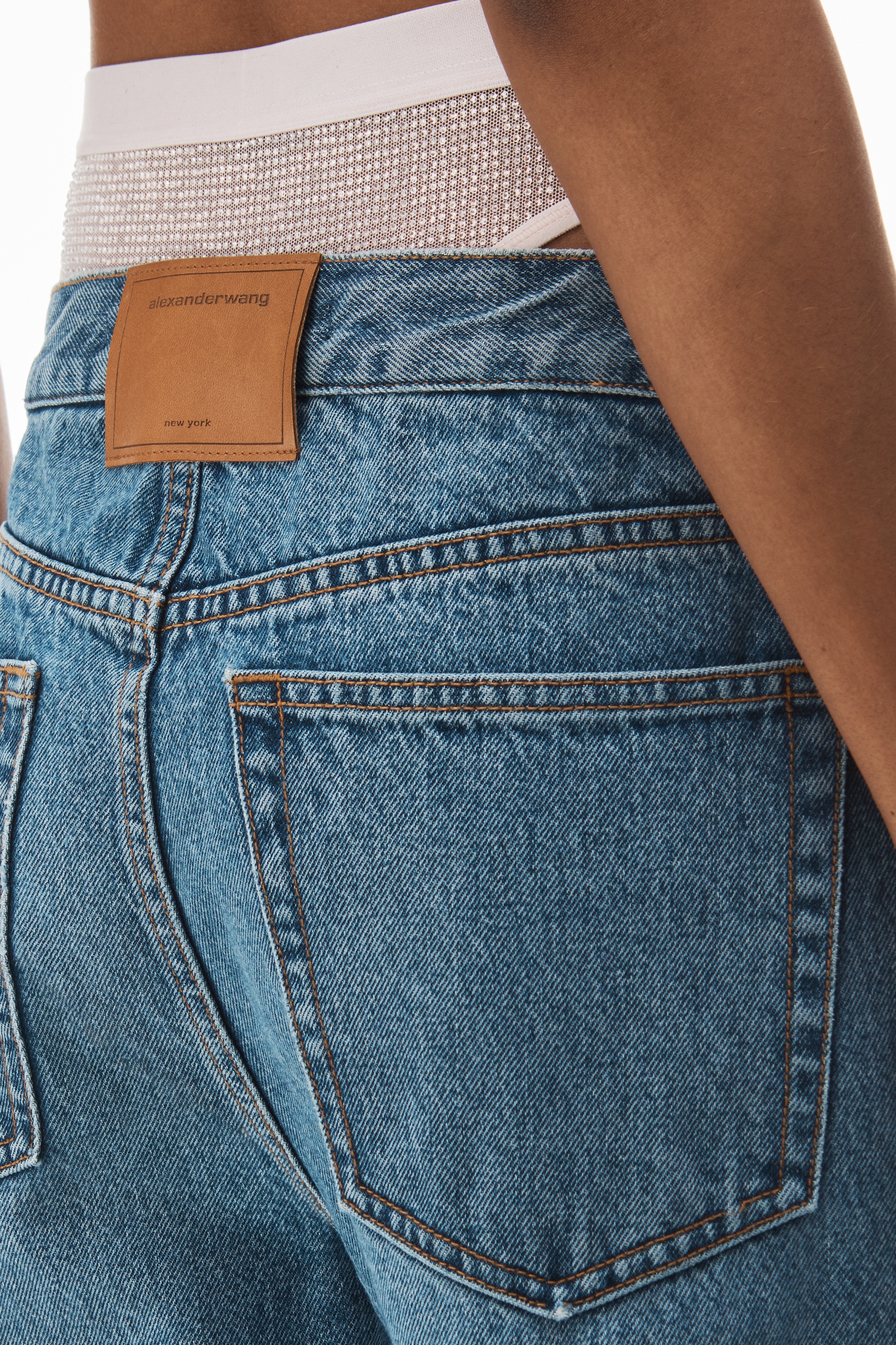 pre-styled straight-leg slit-hem jeans in cotton - 6