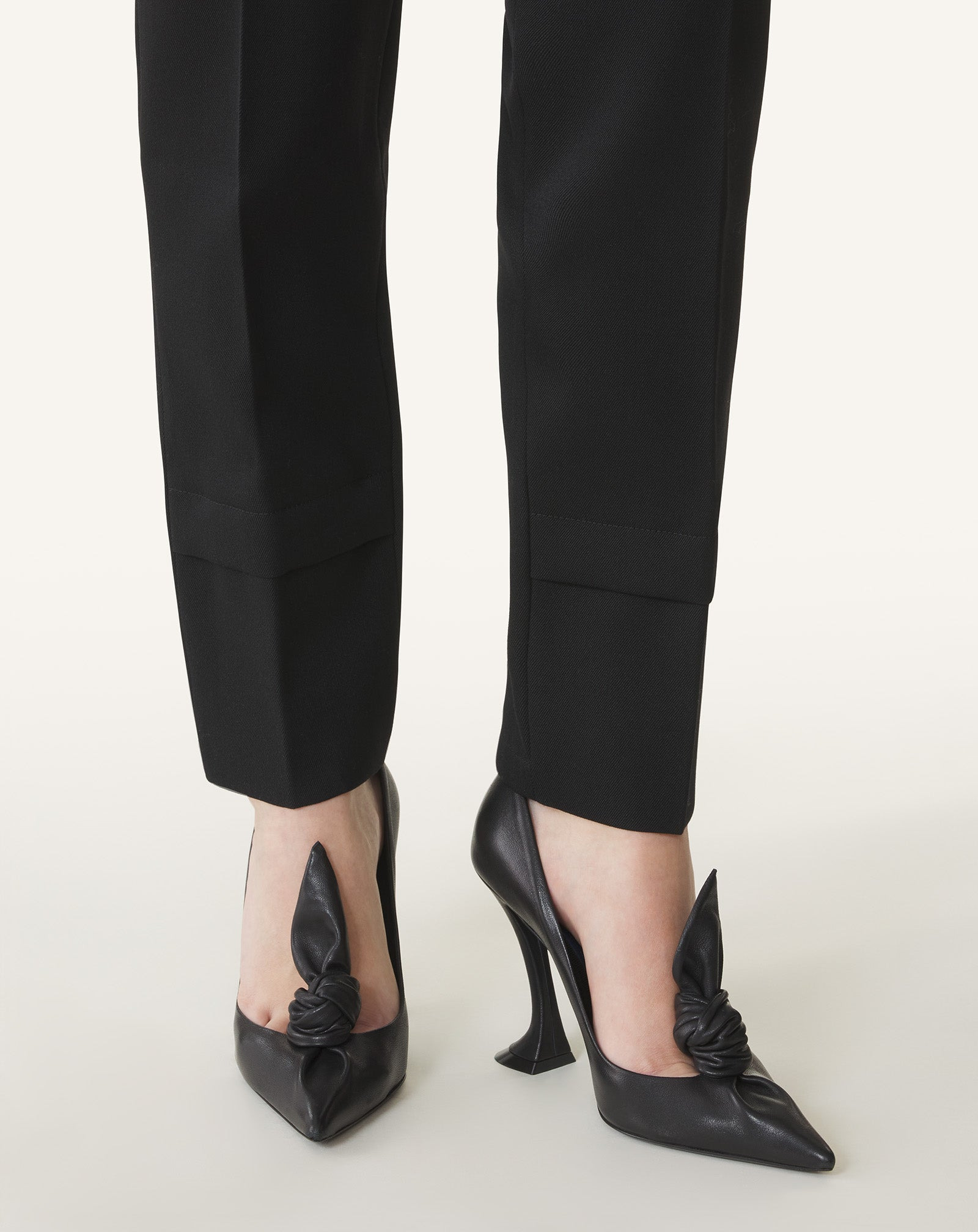 MIDNIGHT STEP LEATHER BOW PUMP - 7