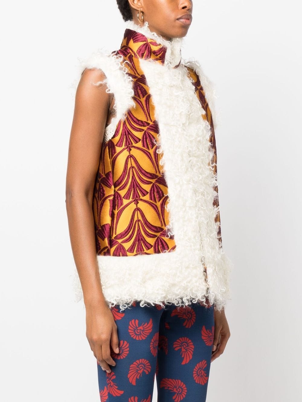 patterned-brocade shearling-trim vest - 3