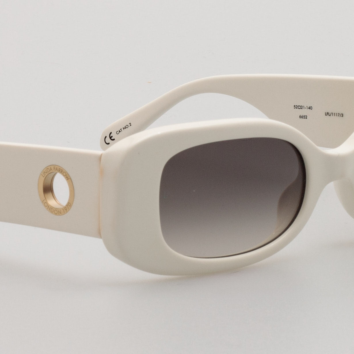 LOLA RECTANGULAR SUNGLASSES IN WHITE - 3