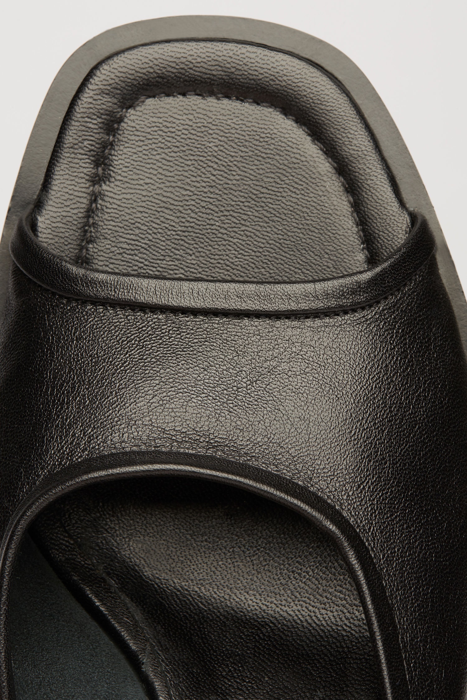 Open-toe leather mules black/black - 5