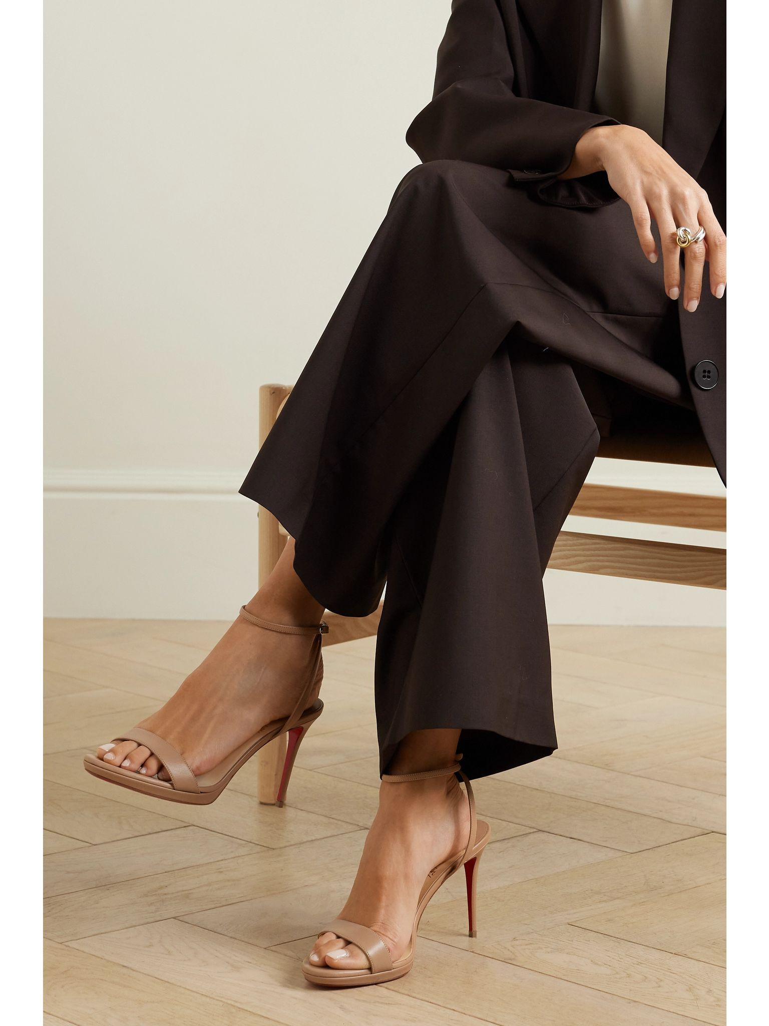Loubi Queen 100 leather sandals Beige - 2
