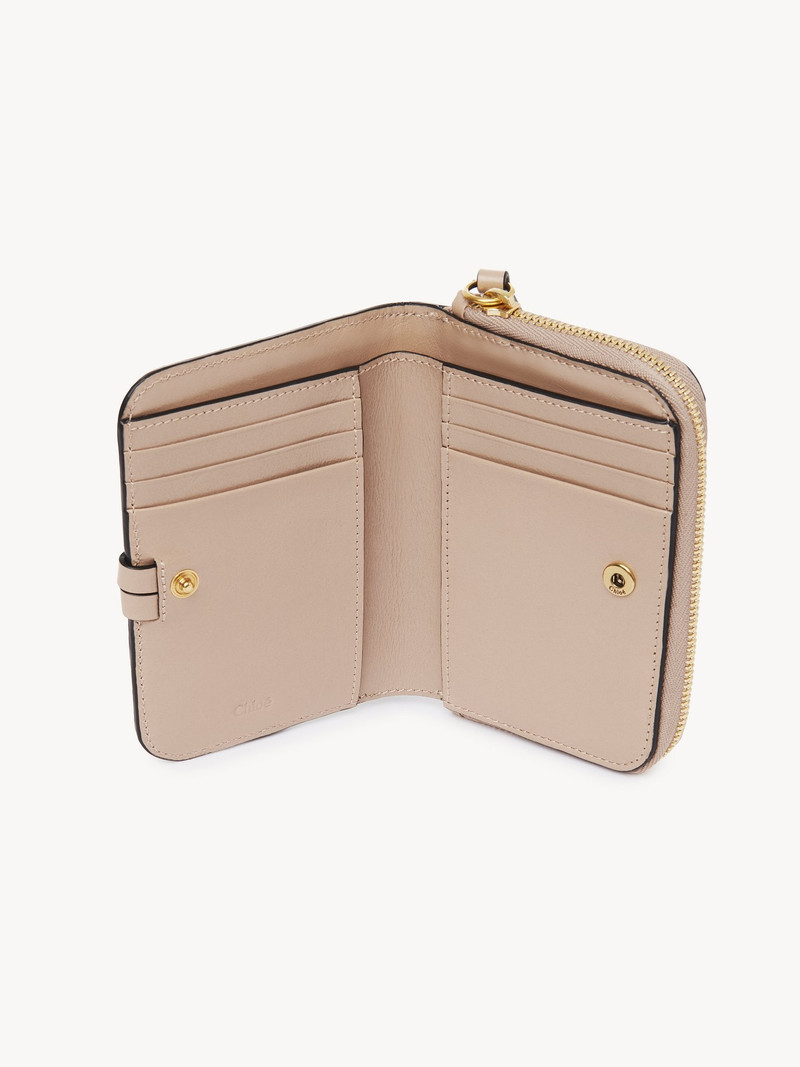 Chloé ALPHABET BIFOLD WALLET IN SHINY LEATHER outlook