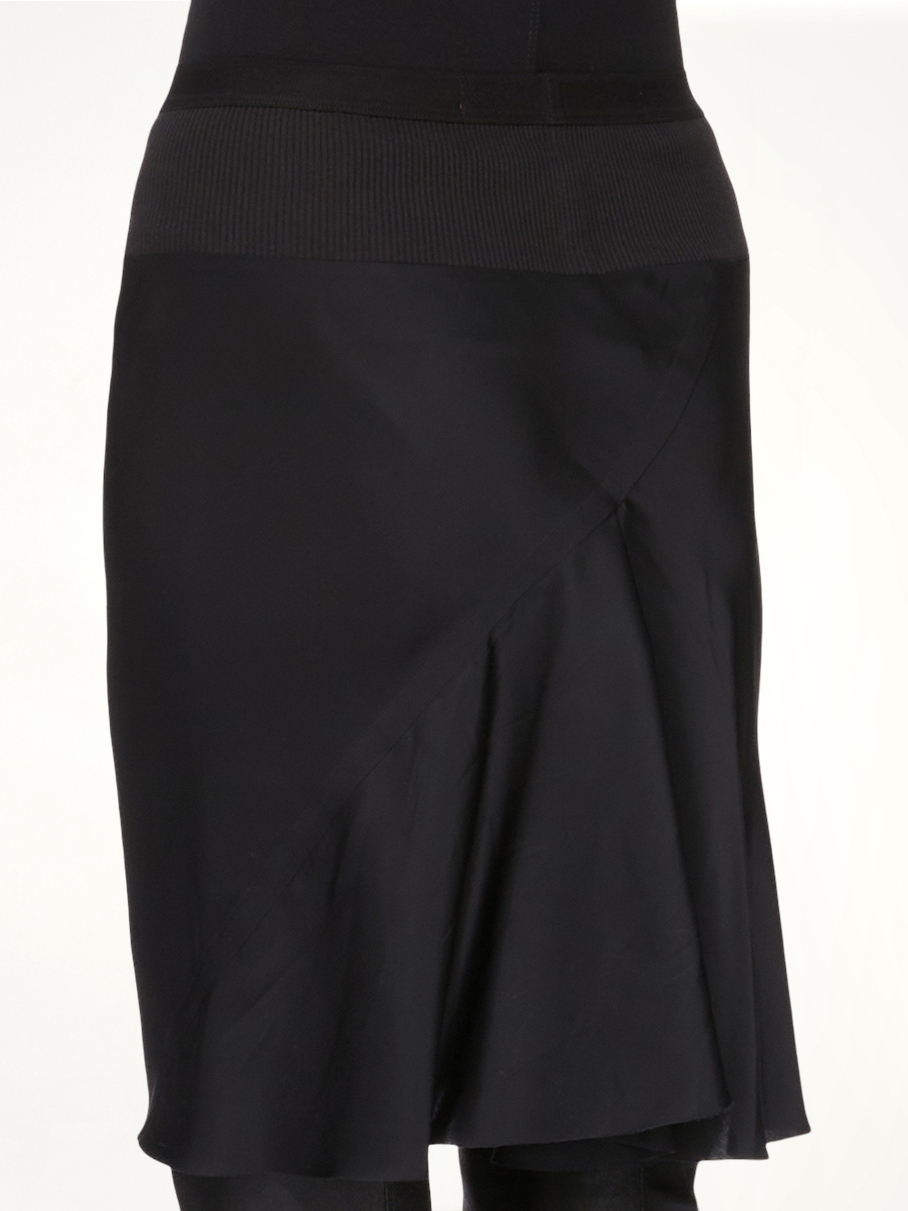 Short Bias Skirt in Black - 7
