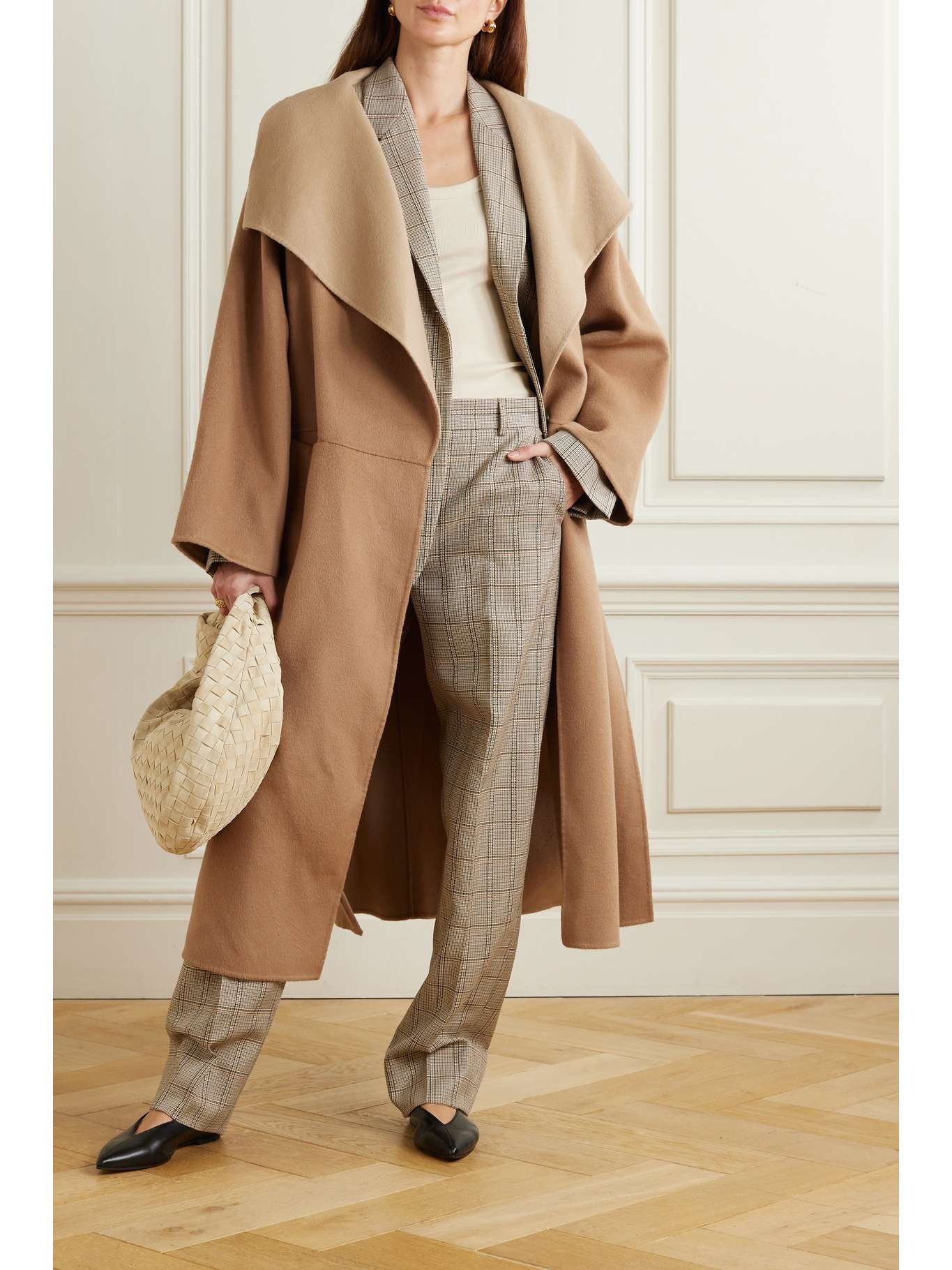 Lookbook - Totême Signature wool cashmere coat camel