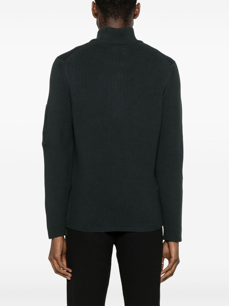 Lens-detail sweater 4