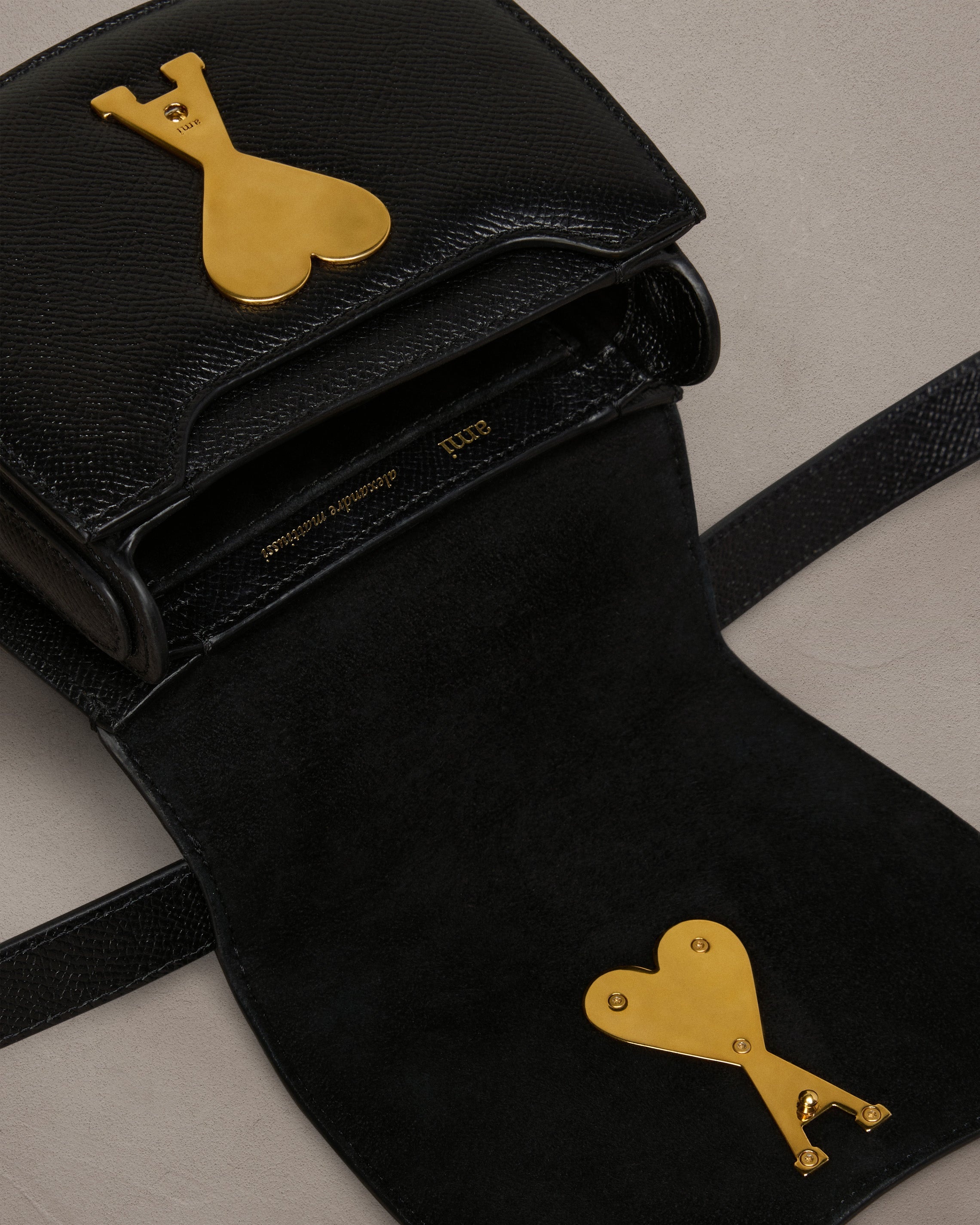 【関税込み】AMI Paris ブラック ナノ Paris Paris ポーチ AMI Paris Nano Paris Paris Shoulder Bag | Black | FARFETCH JO