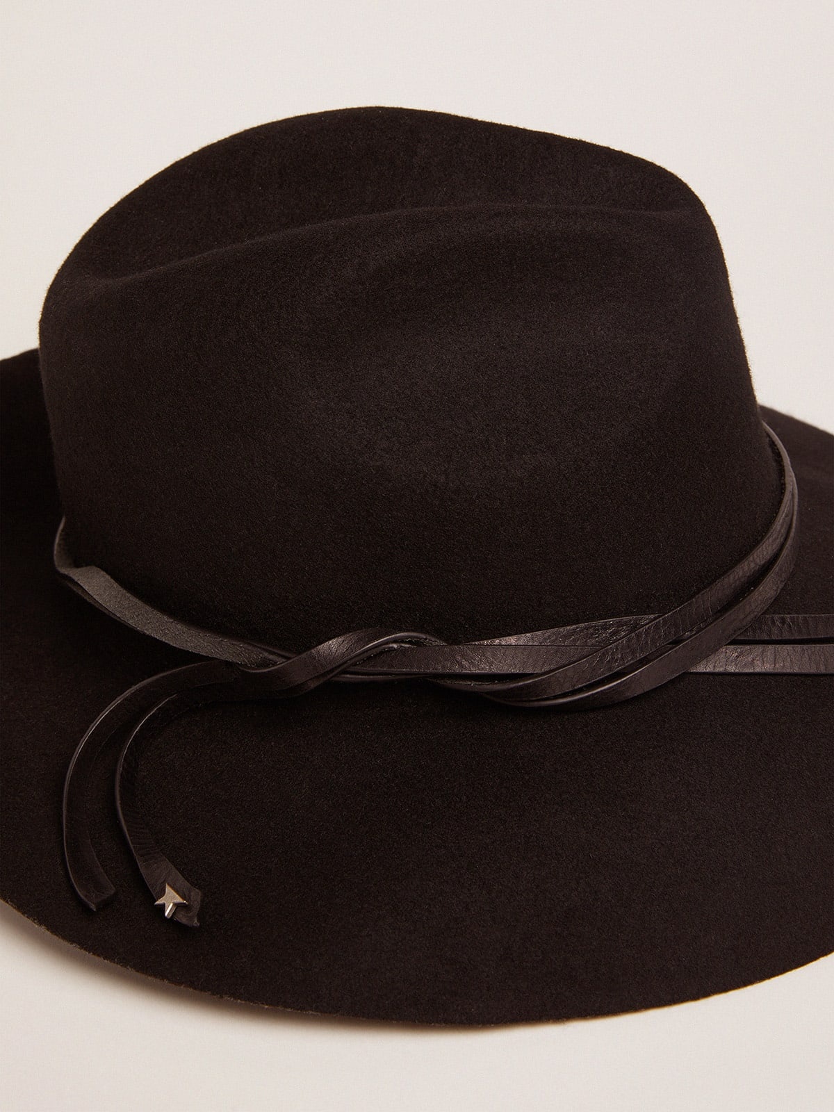 Black hat with leather strap - 2