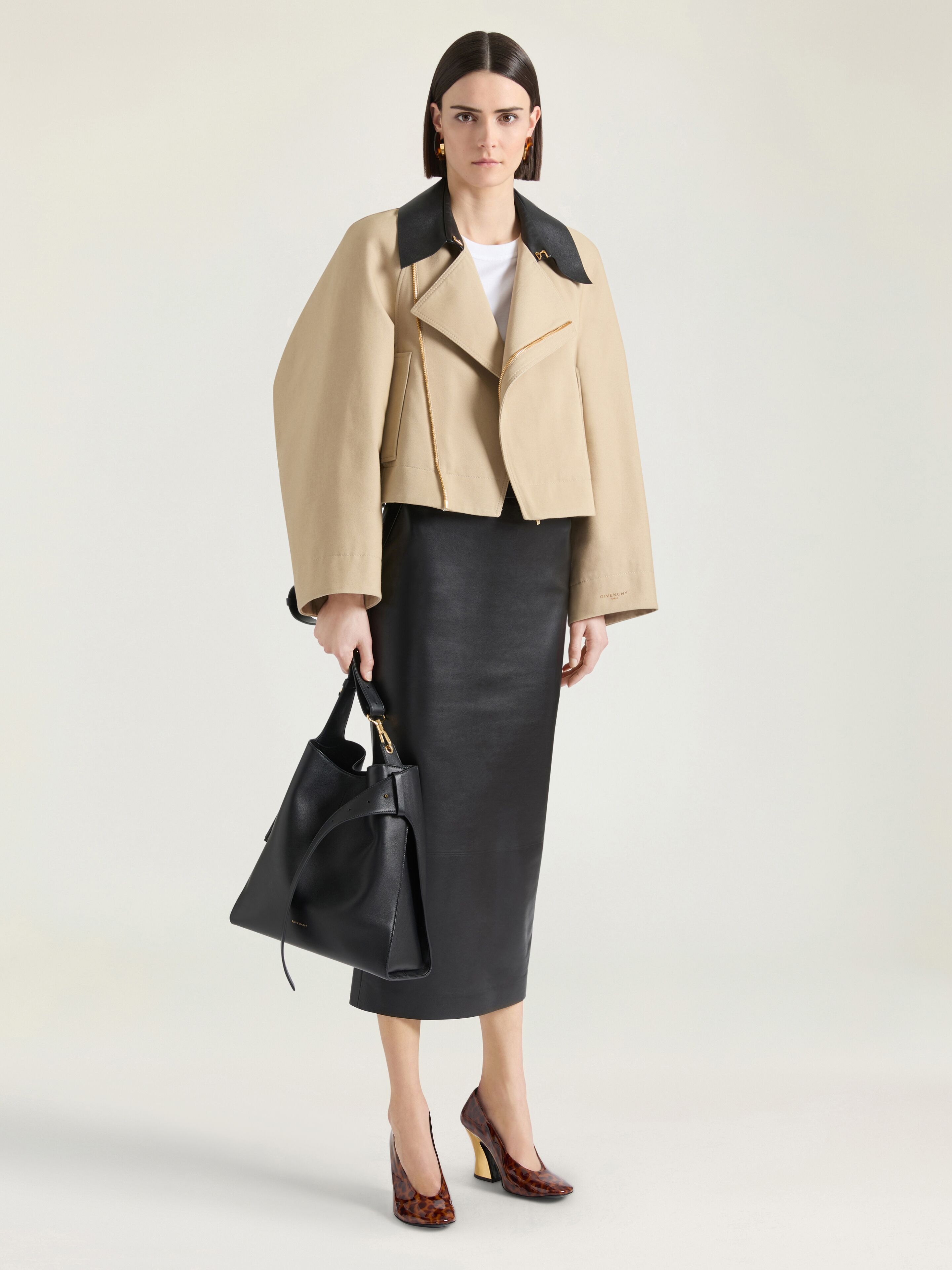 MEDIUM BELTED HOBO BAG IN LEATHER - 2