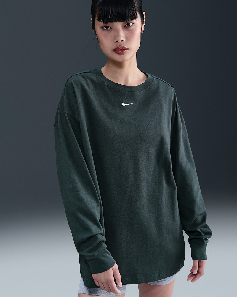 Nike Sportswear Essential Women's Oversized Long-Sleeve T-Shirt 1