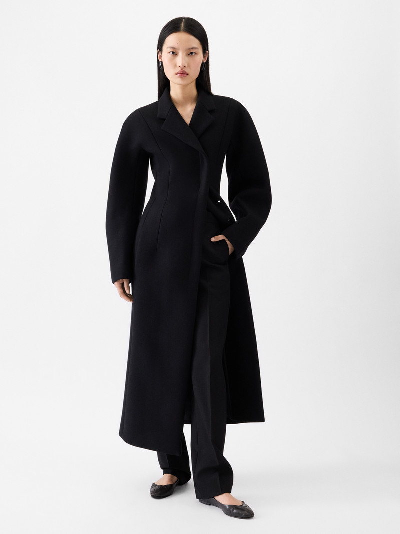 JACQUEMUS The Curvo coat outlook